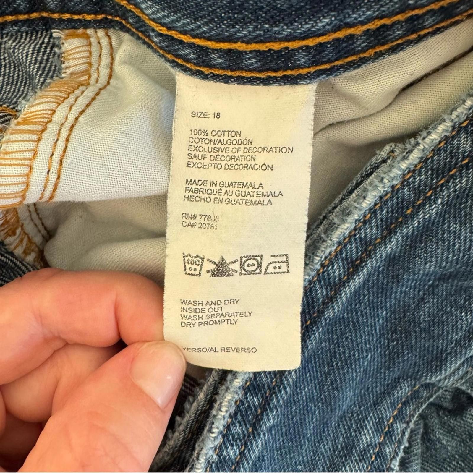 Tommy Hilfiger VTG Tommy Hilfiger 18 Denim with Red and Gold Accents- 2005 Size 40" / US 18 - 5 Thumbnail