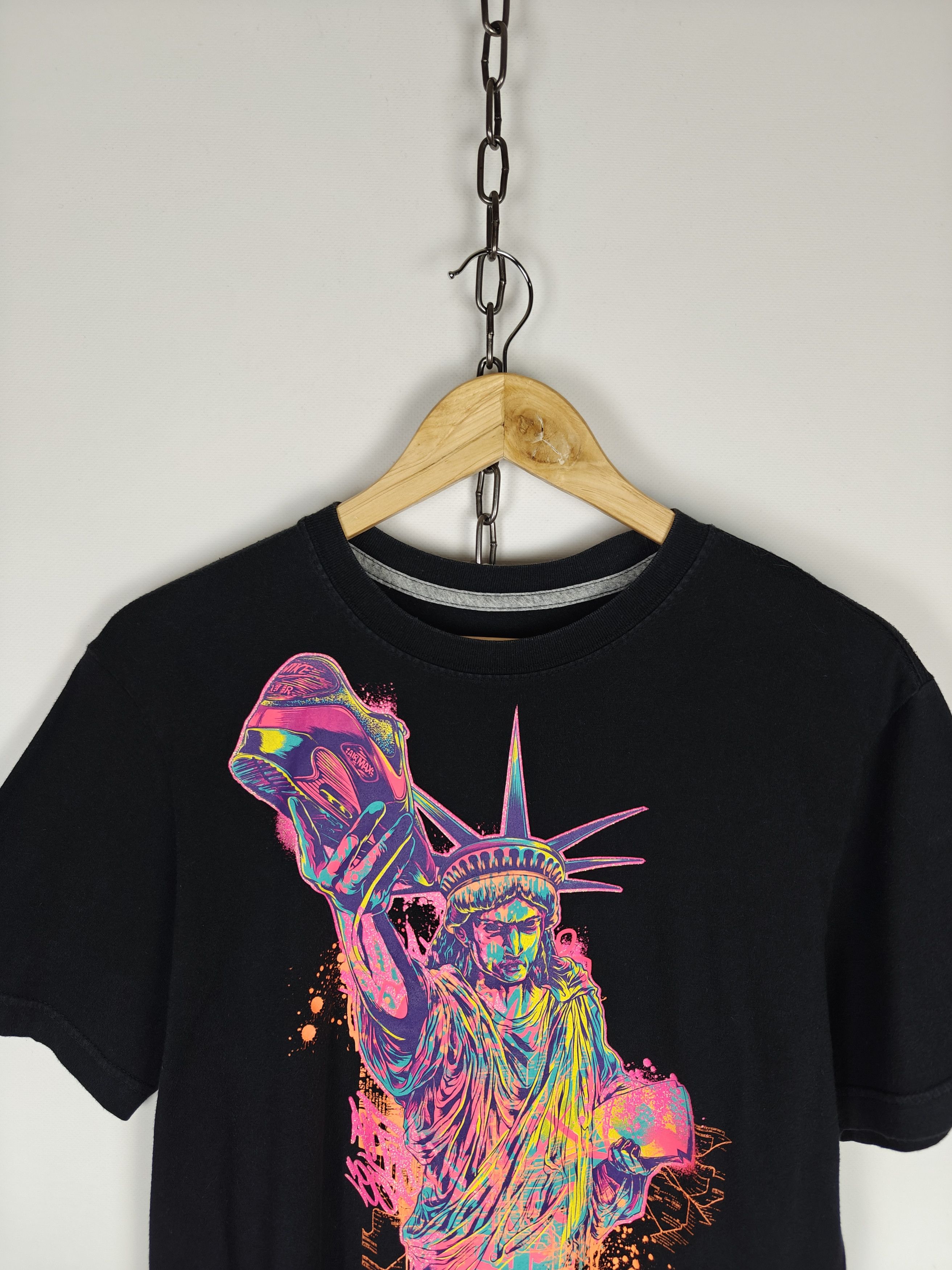 Nike Nike Statue of Liberty T-Shirt Air Max Tee Crew Black M Size US M / EU 48-50 / 2 - 2 Thumbnail