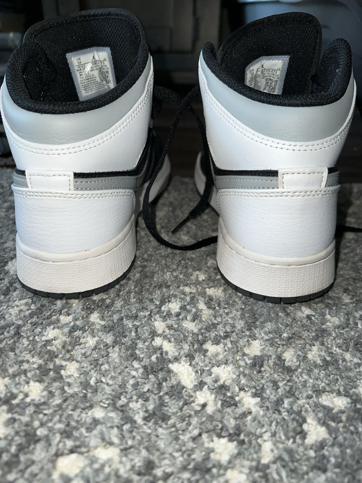 Jordan Brand Air Jordan 1 mid WHITE SHADOW Size US 5 / EU 37 - 7 Thumbnail