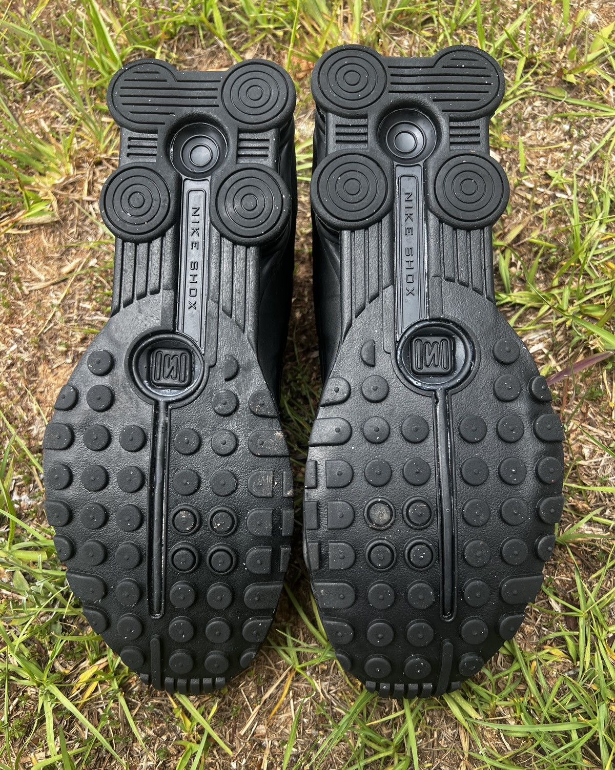 Nike CLEAN Nike size 10.5 Mens Shox R4 Triple Black shoes Size US 10.5 / EU 43-44 - 11 Thumbnail
