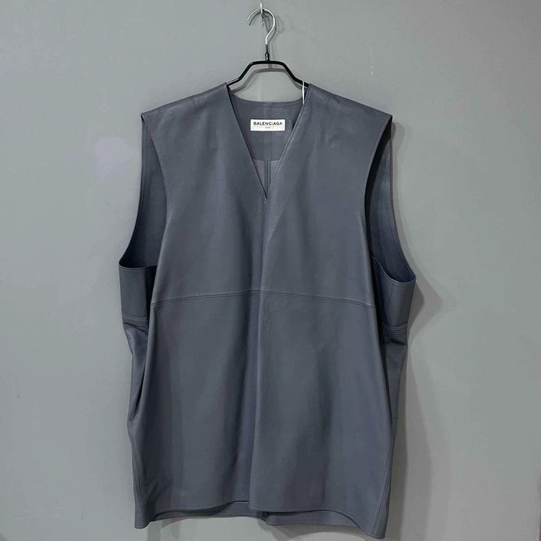 Balenciaga Balenciaga size 36 Sleeveless leather vest jacket Size XS / US 0-2 / IT 36-38 - 1 Thumbnail