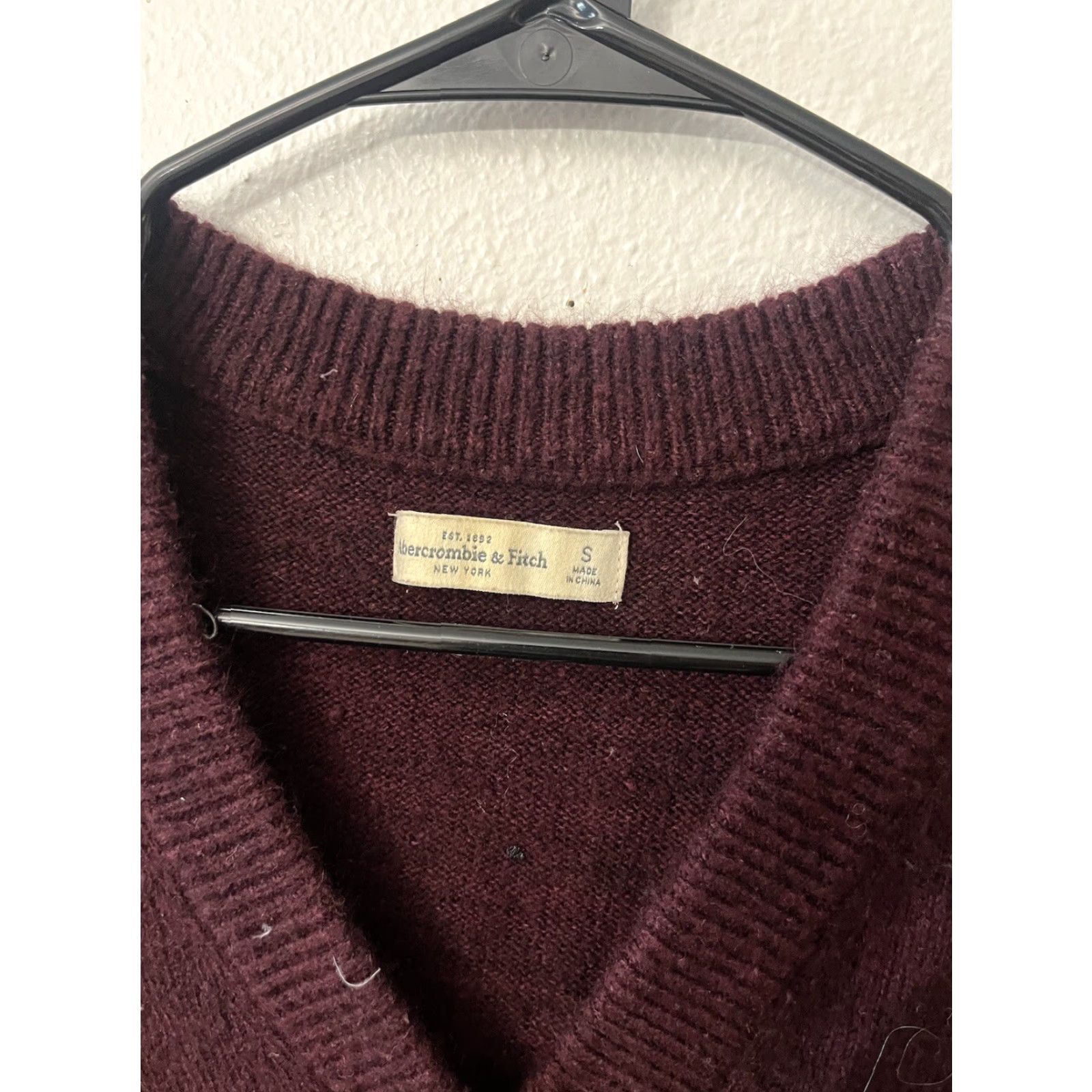 Abercrombie & Fitch Abercrombie & Fitch Sweater Womens V-Neck Wool Blend Maroon Sz S Open-Knit Pullover Casual Business City Preppy Size S / US 4 / IT 40 - 2 Thumbnail