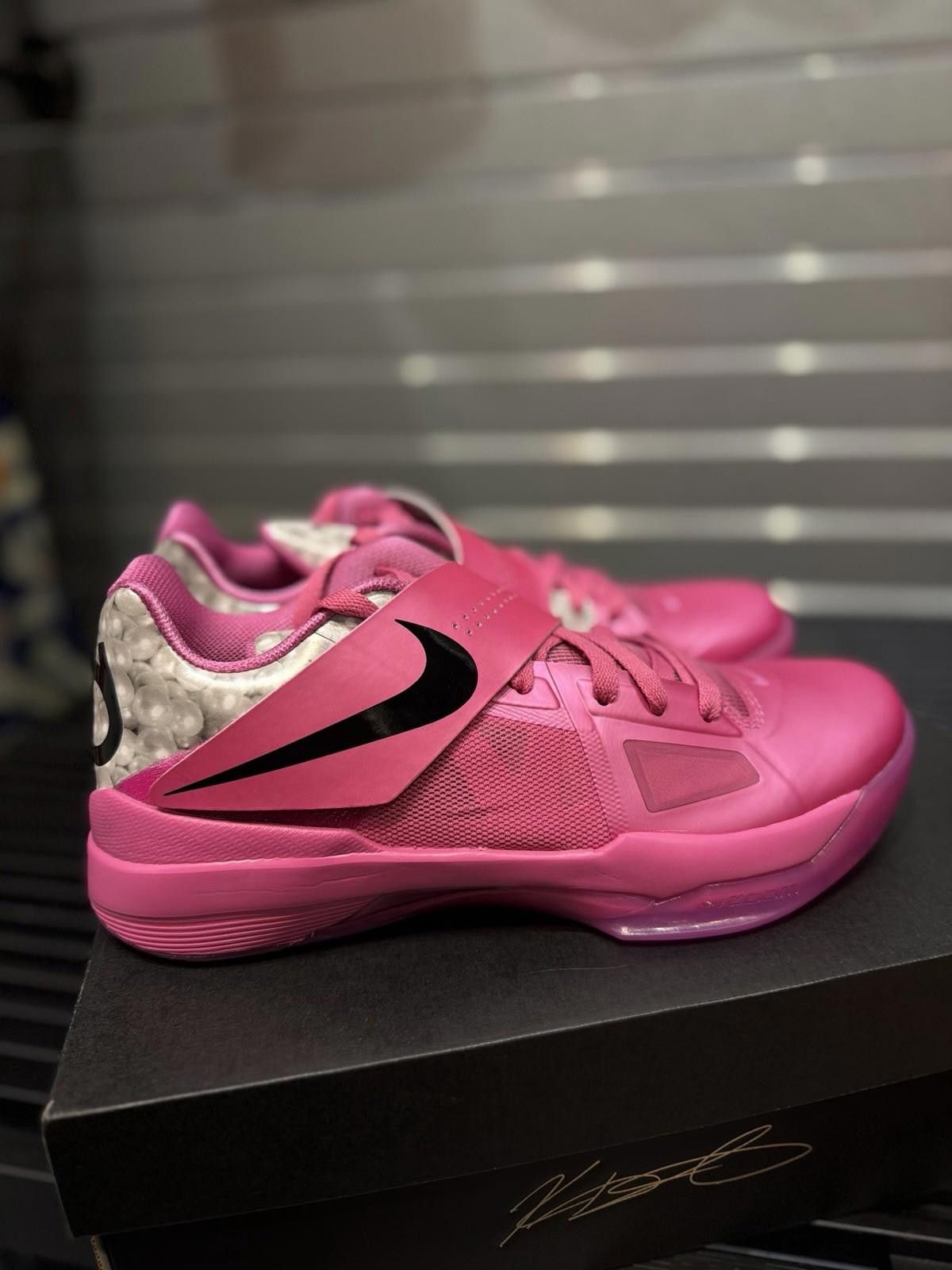 Nike Size 9 - Nike Zoom KD 4 “Aunt Pearl” - (HF9098-600) Size US 9 / EU 42 - 10 Thumbnail