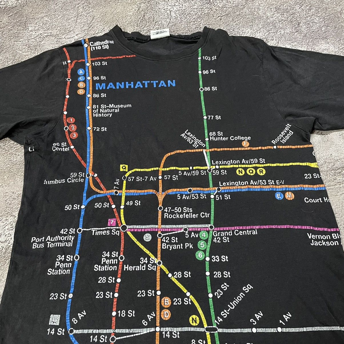 Vintage Vintage Y2K Tee Manhattan METROPOLITAN PRINT ART M Size US M / EU 48-50 / 2 - 4 Thumbnail