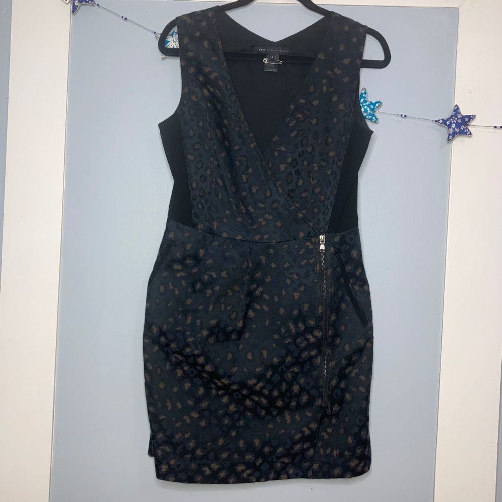 Marc by Marc Jacobs Marc by Marc Jacobs, Sasha Leopard Print Jacquard Shift Mini Dress, Women’s 8 Size M / US 6-8 / IT 42-44 - 3 Thumbnail