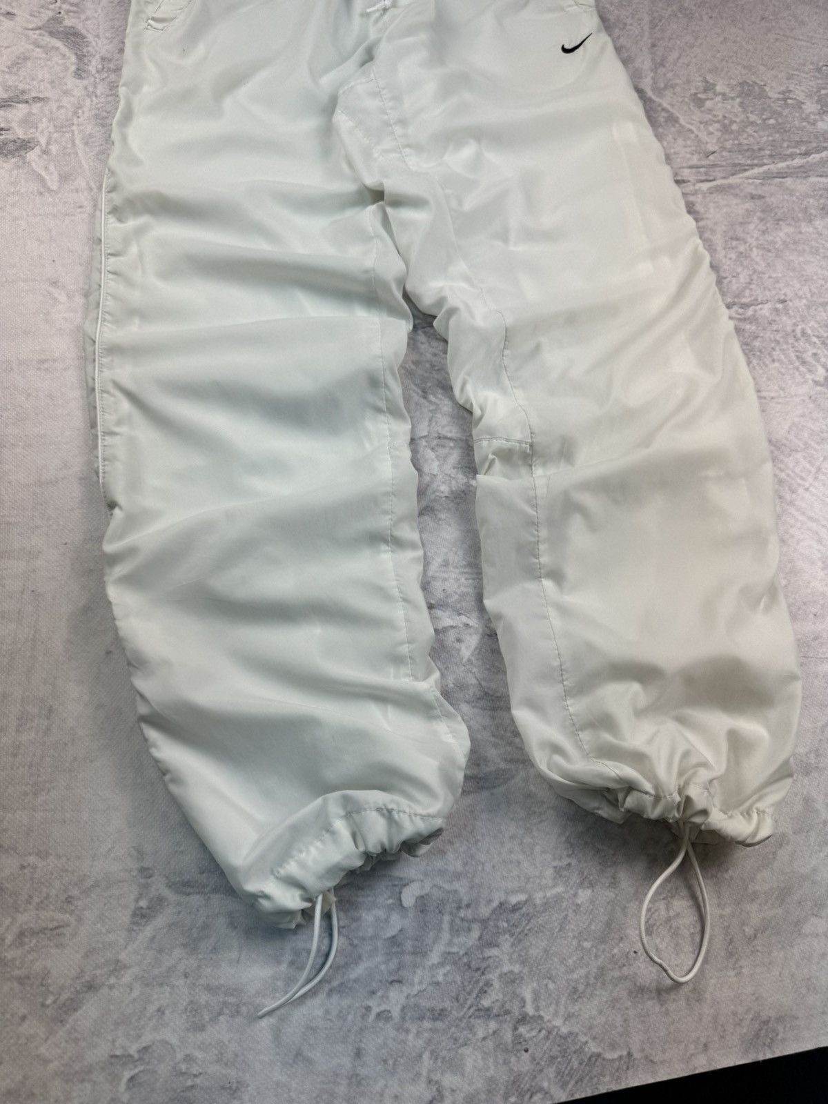 Nike × Vintage NIKE VINTAGE NYLON BASIC LOGO OVERSIZE BAGGY PANTS Size US 32 / EU 48 - 2 Thumbnail
