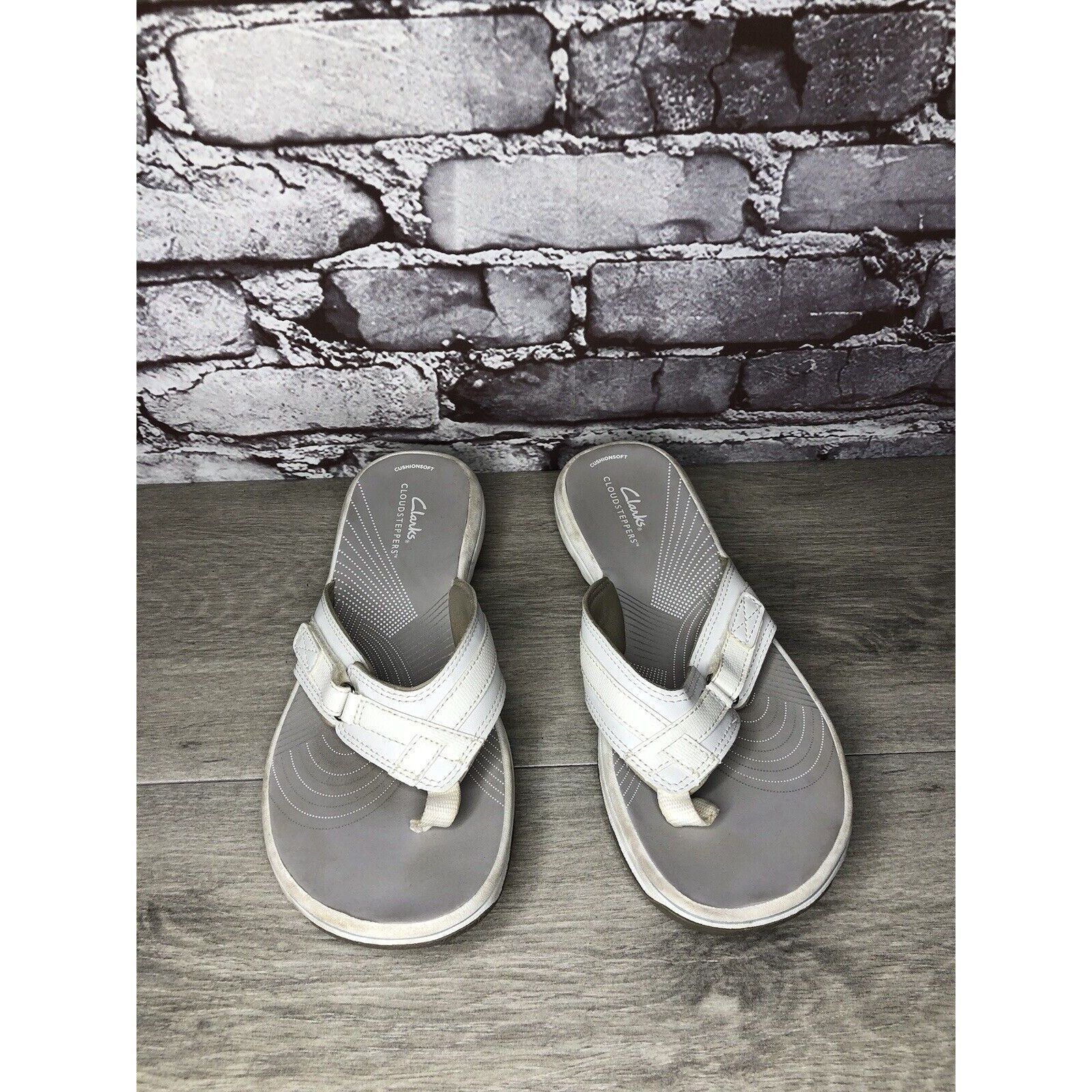 Clarks Clarks Cloudsteppers White Brinkley Flip Flops Foam Sandals Size US 9 / IT 39 - 20 Thumbnail