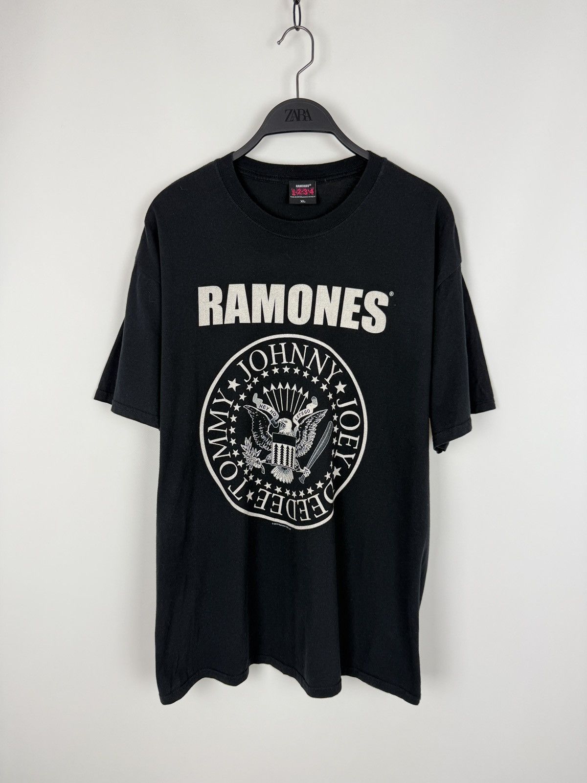 Band Tees 2013 Ramones Band Logo Hey Ho Lets Go Graphic T-Shirt Size US XL / EU 56 / 4 - 1 Thumbnail