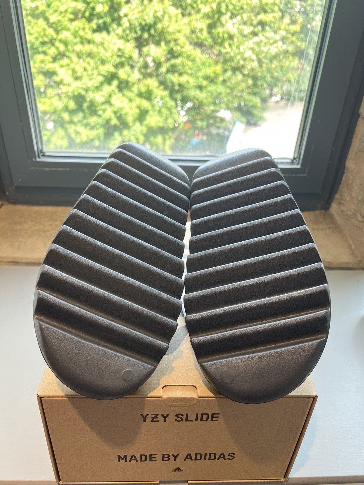Adidas × Kanye West Adidas YEEZY slide Size US 8 / EU 41 - 5 Thumbnail