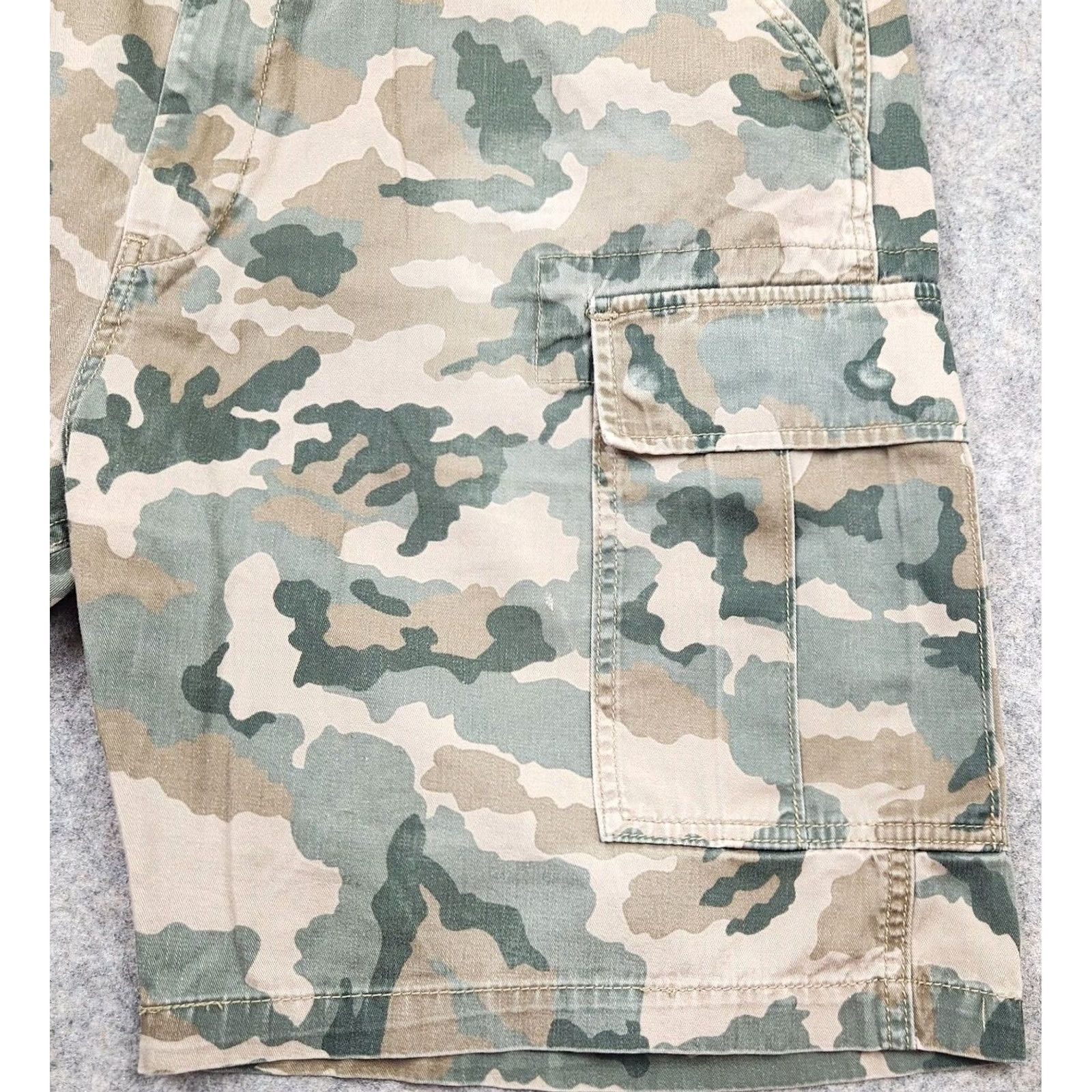 Levi's Levi's Shorts Mens 38 Cargo Camouflage Twill Canvas Cotton Regular Baggy Pockets Cargo Pocket Vintage: No? Size US 38 / EU 54 - 3 Thumbnail