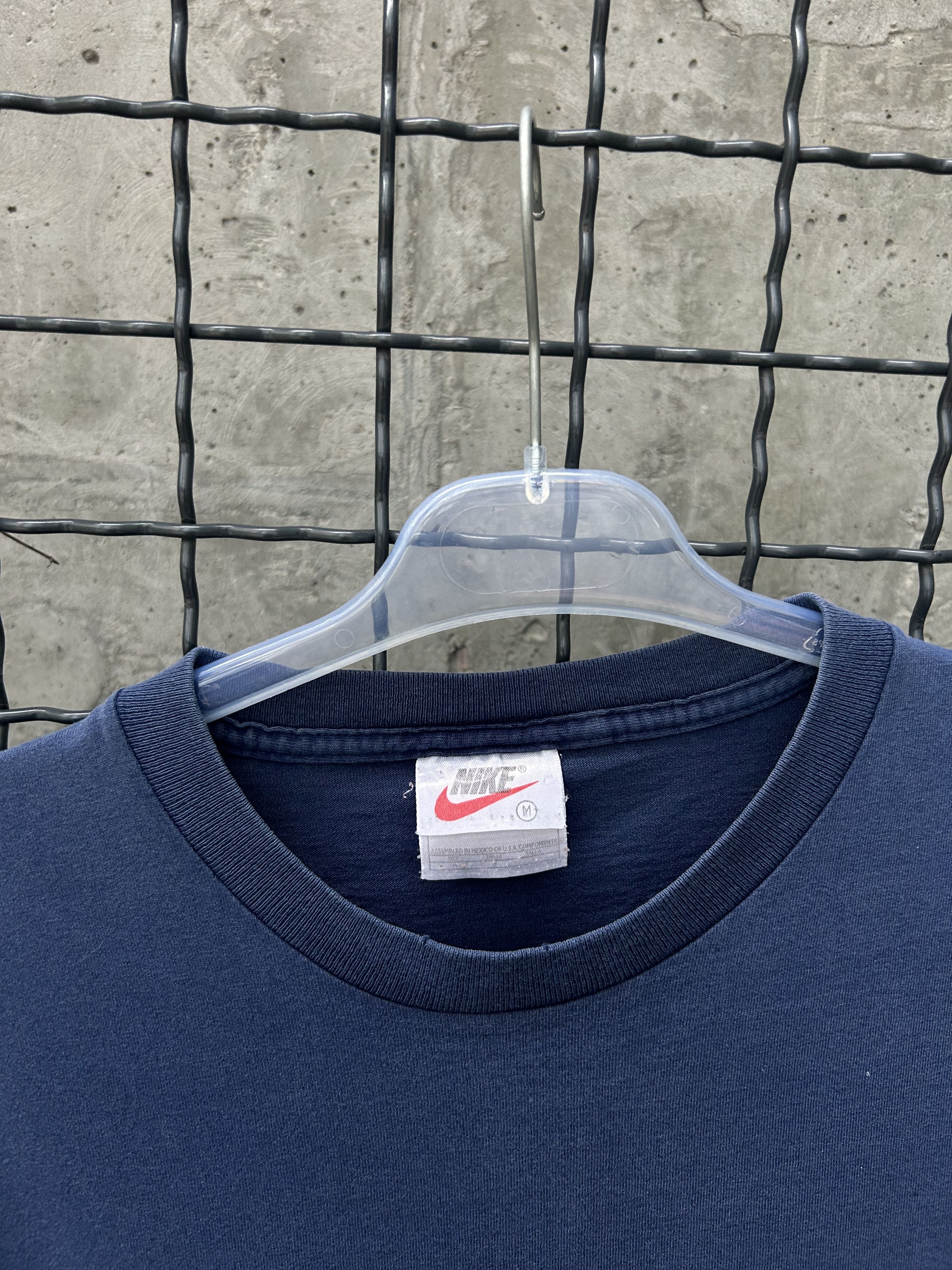 Nike Vintage 90s Nike Town Chicago Streetwear T-shirt Size US M / EU 48-50 / 2 - 9 Thumbnail