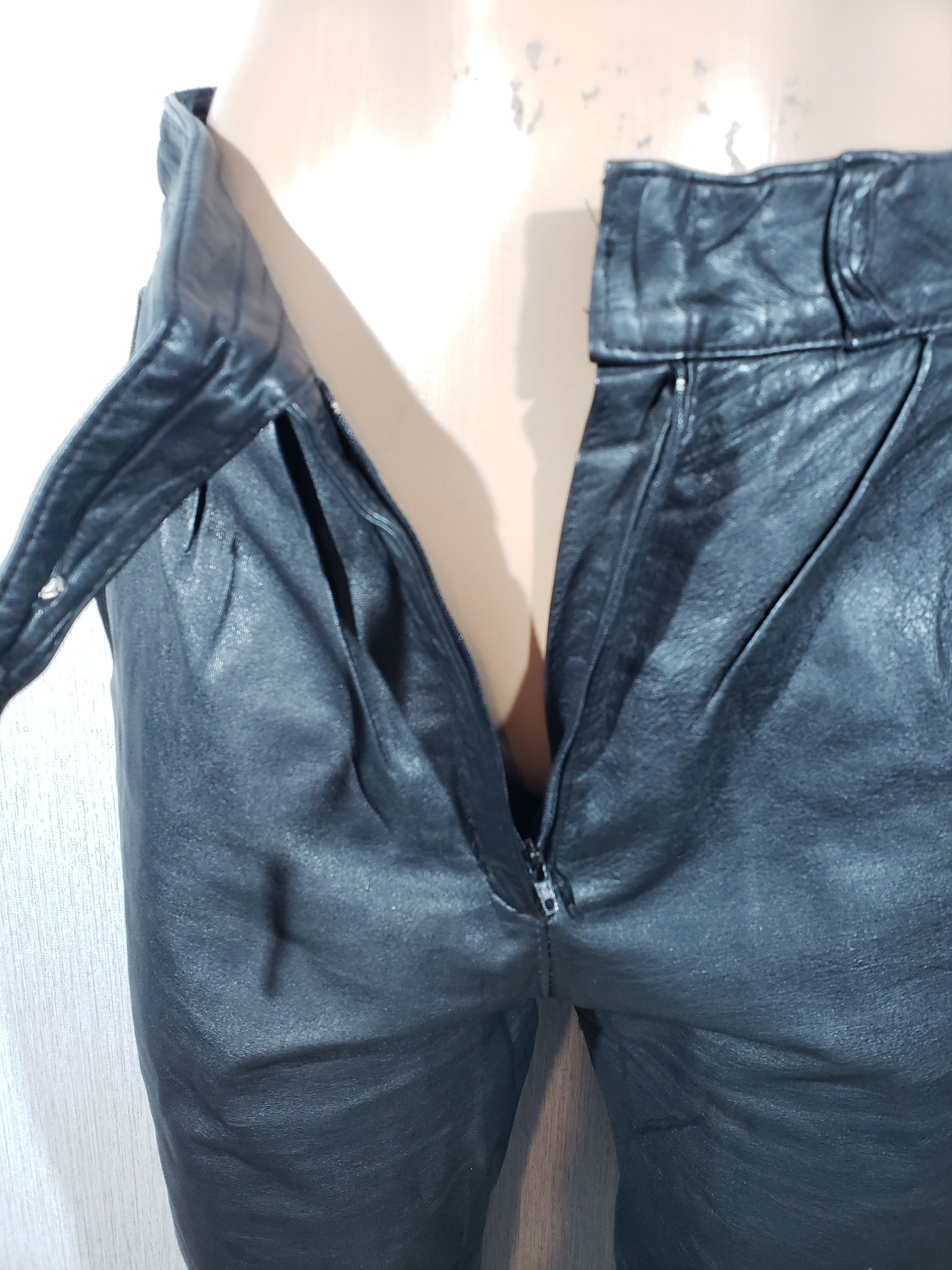 Leather Stylish women's black leather pants. Size 28" / US 6 / IT 42 - 7 Thumbnail