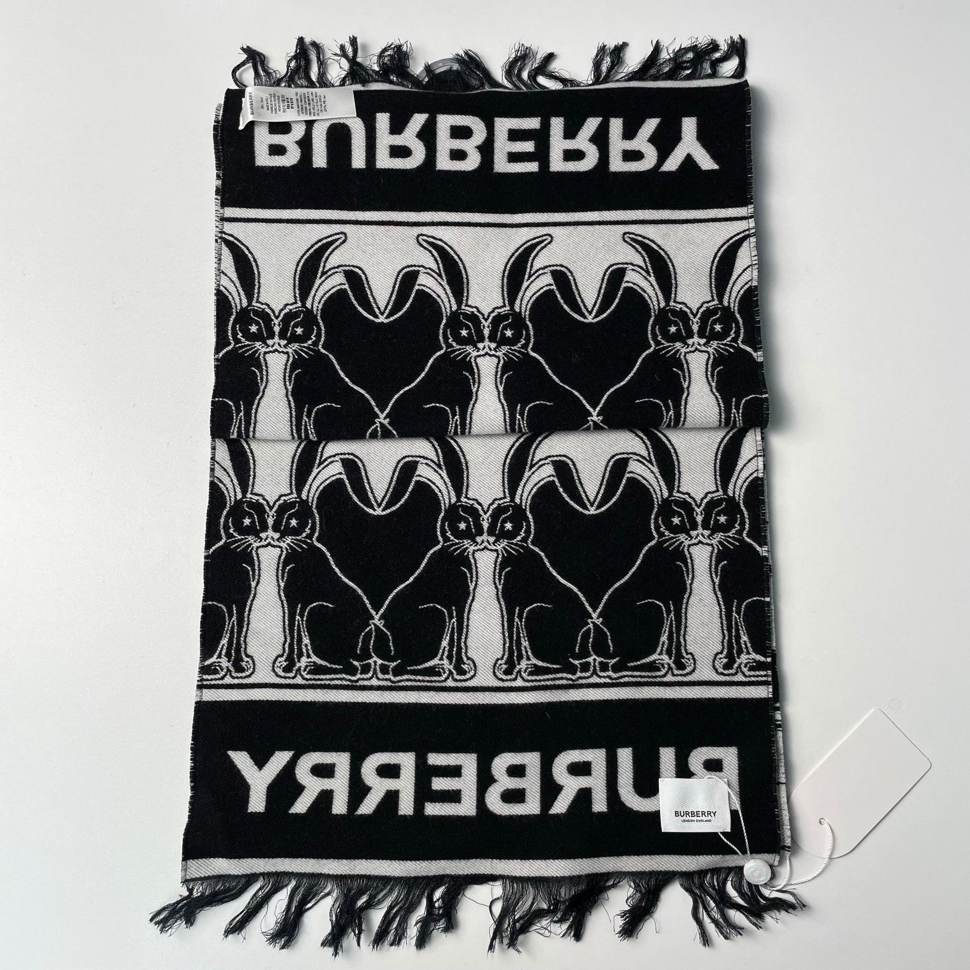 Other Burberry Limited Rabbit Fringed Scarf. Size ONE SIZE - 3 Thumbnail
