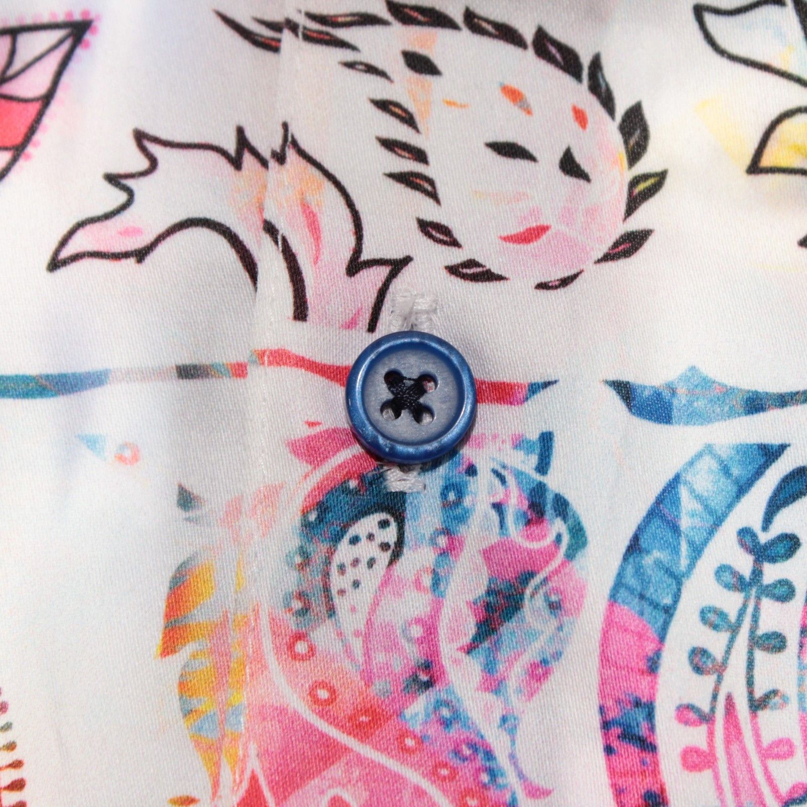 Robert Graham Robert Graham New with tags Shirt Size M US In White Size US M / EU 48-50 / 2 - 2 Thumbnail