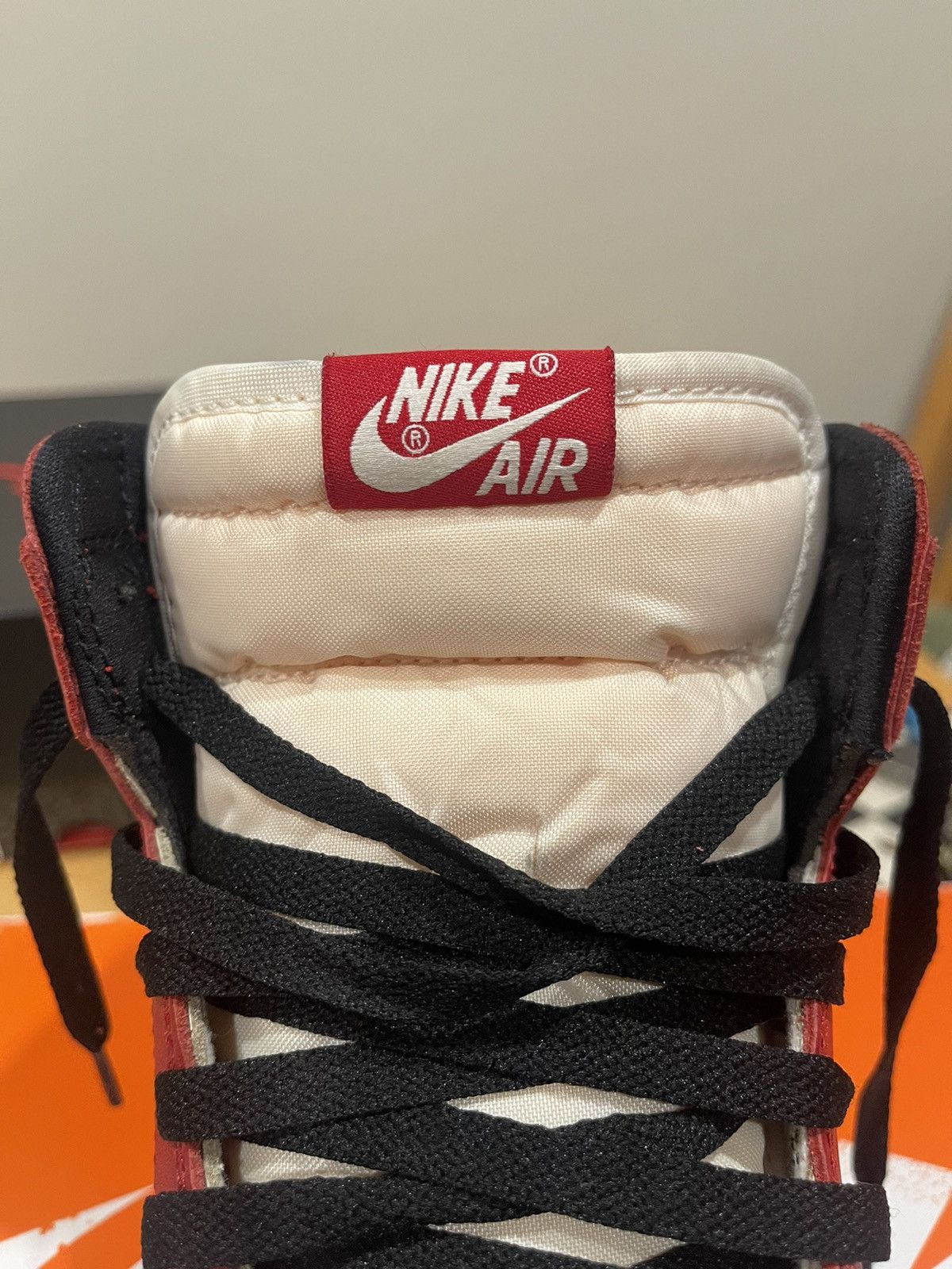 Nike Air Jordan 1 - Chicago “Lost & Found” Size US 10.5 / EU 43-44 - 12 Thumbnail
