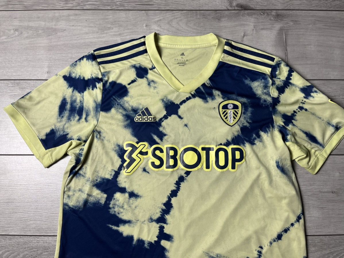 Adidas LEEDS UNITED 2022/2023 AWAY FOOTBALL ADIDAS SOCCER JERSEY Size US XL / EU 56 / 4 - 3 Thumbnail