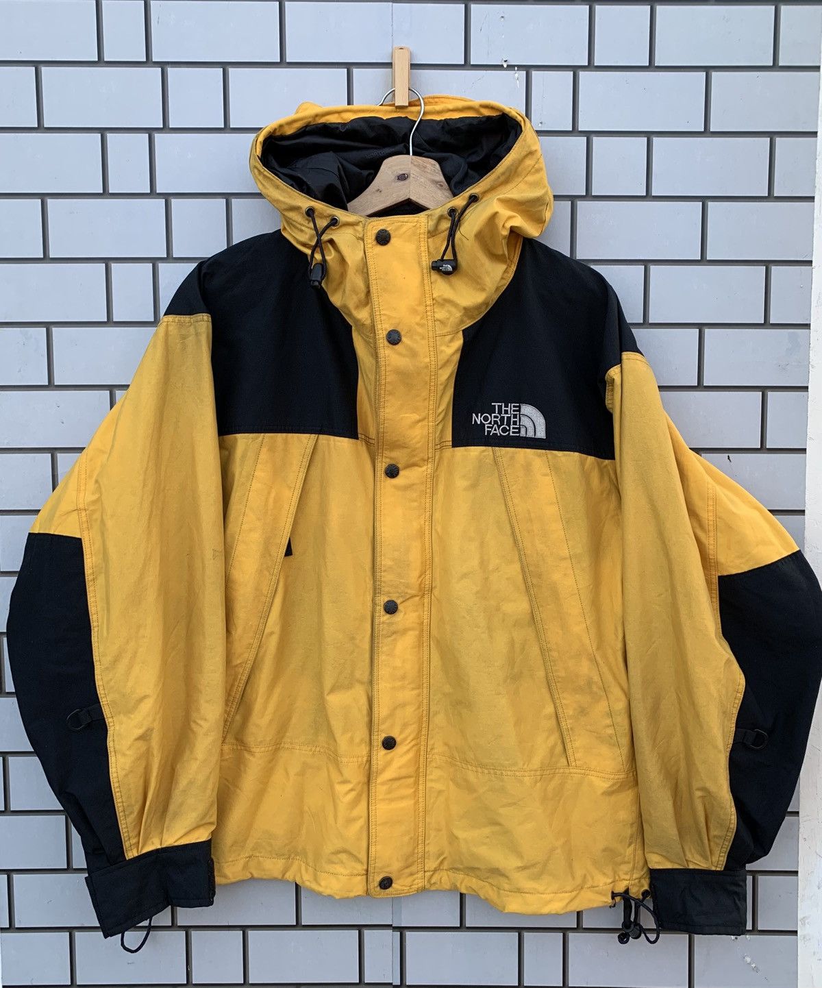 The North Face Vintage The North Face Gore-Tex Hoodie Jacket Size US L / EU 52-54 / 3 - 1 Thumbnail