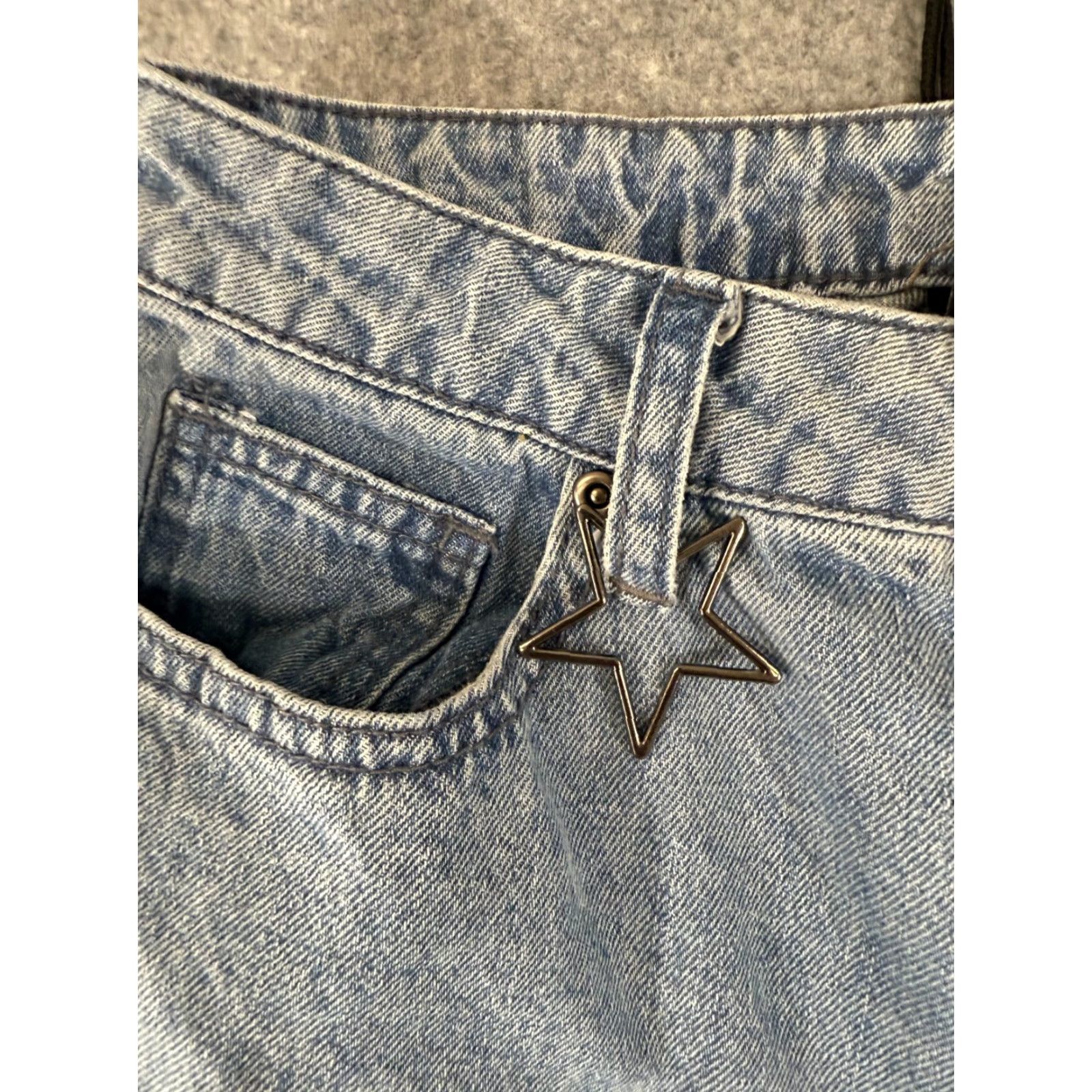 Hot Topic Hot Topic Coraline Jeans Womens 1 (26 x 32) Blue Denim Wide-Leg Patchwork Star Charm Baggy Distress Pockets Jeans Women 90s Gothic Retro Size 25" / US 0 / IT 36 - 5 Thumbnail
