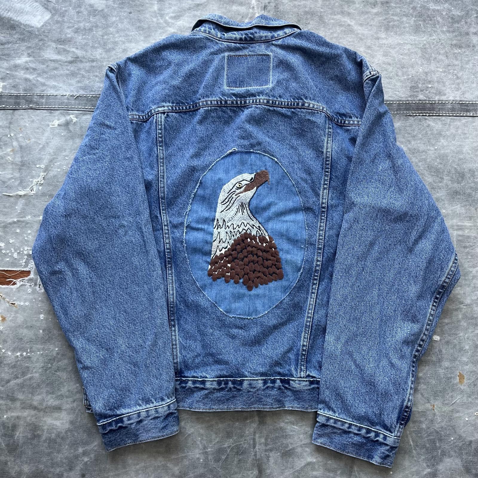 Levi's × Vintage Vintage 90s Levi’s Denim Eagle Embroidered Trucker Jacket Size US M / EU 48-50 / 2 - 1 Thumbnail