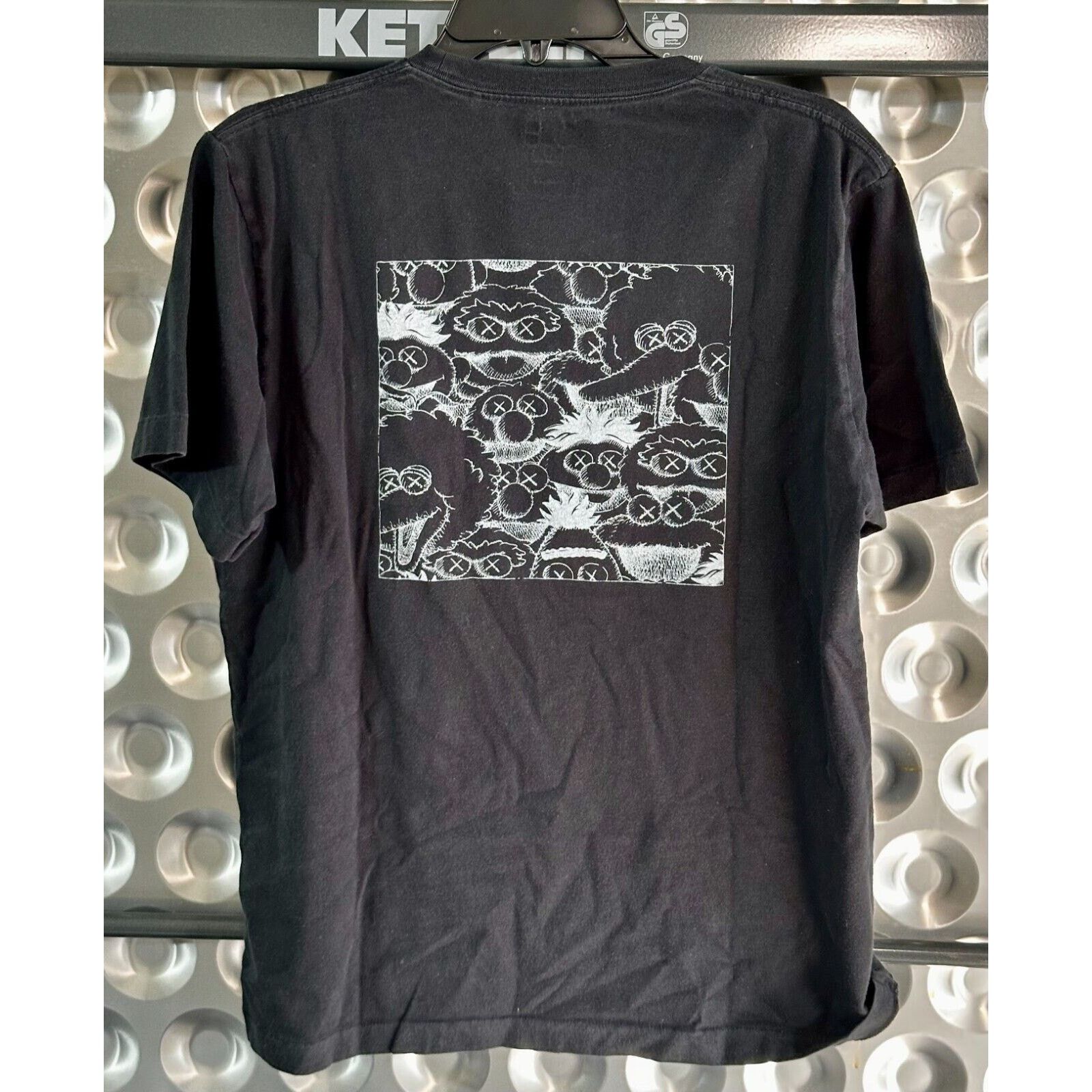 Kaws Kaws x Sesame Street XX Pocket Tee | Medium | UT Graphic Size US M / EU 48-50 / 2 - 1 Thumbnail