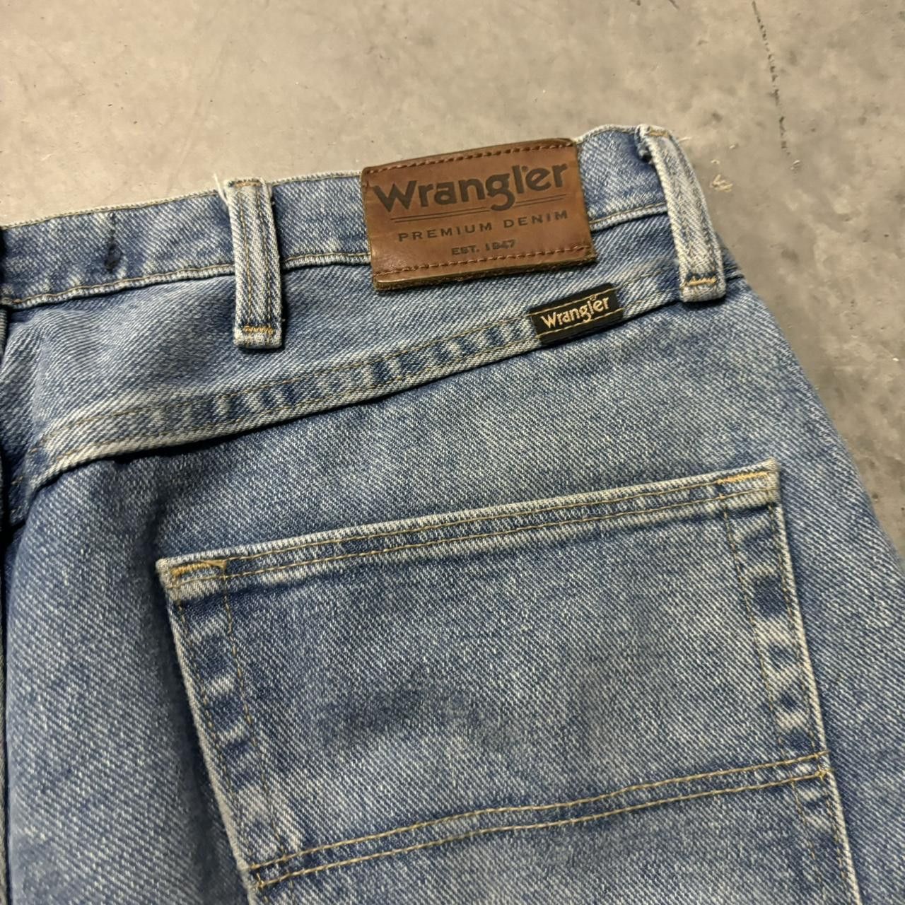 Japanese Brand × Vintage Crazy Vintage Y2K/2000s Grunge Medium Wash Essential Denim Jeans! Size US 34 / EU 50 - 7 Thumbnail