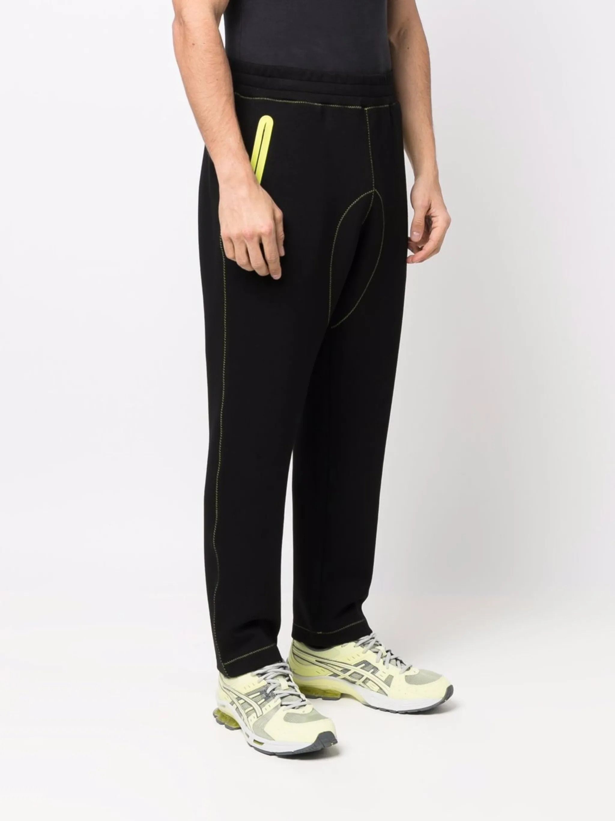 Moschino o1y0225 Jogger & Sweatpant in Black Size US 34 / EU 50 - 2 Thumbnail