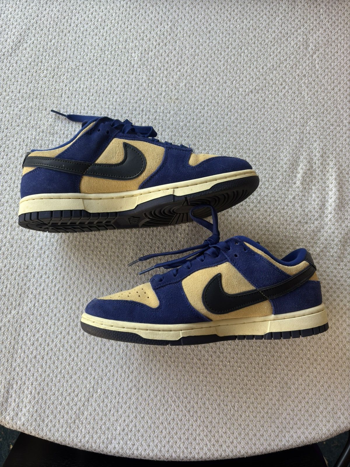 Nike WOMEN'S DUNK LOW SUEDE ROYAL BLUE/SESAME Size US 8.5 / IT 38.5 - 2 Thumbnail