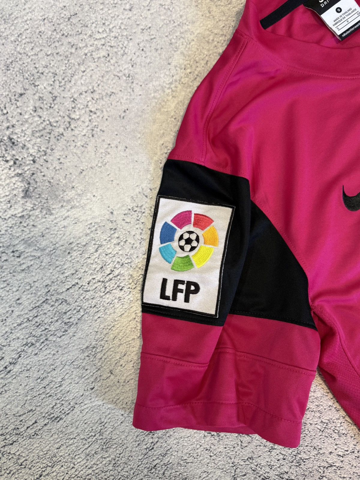 Nike Nike Malaga 2011 2012 Away Jersey Apono 10 Pink UNESCO LFP S Size US S / EU 44-46 / 1 - 4 Thumbnail