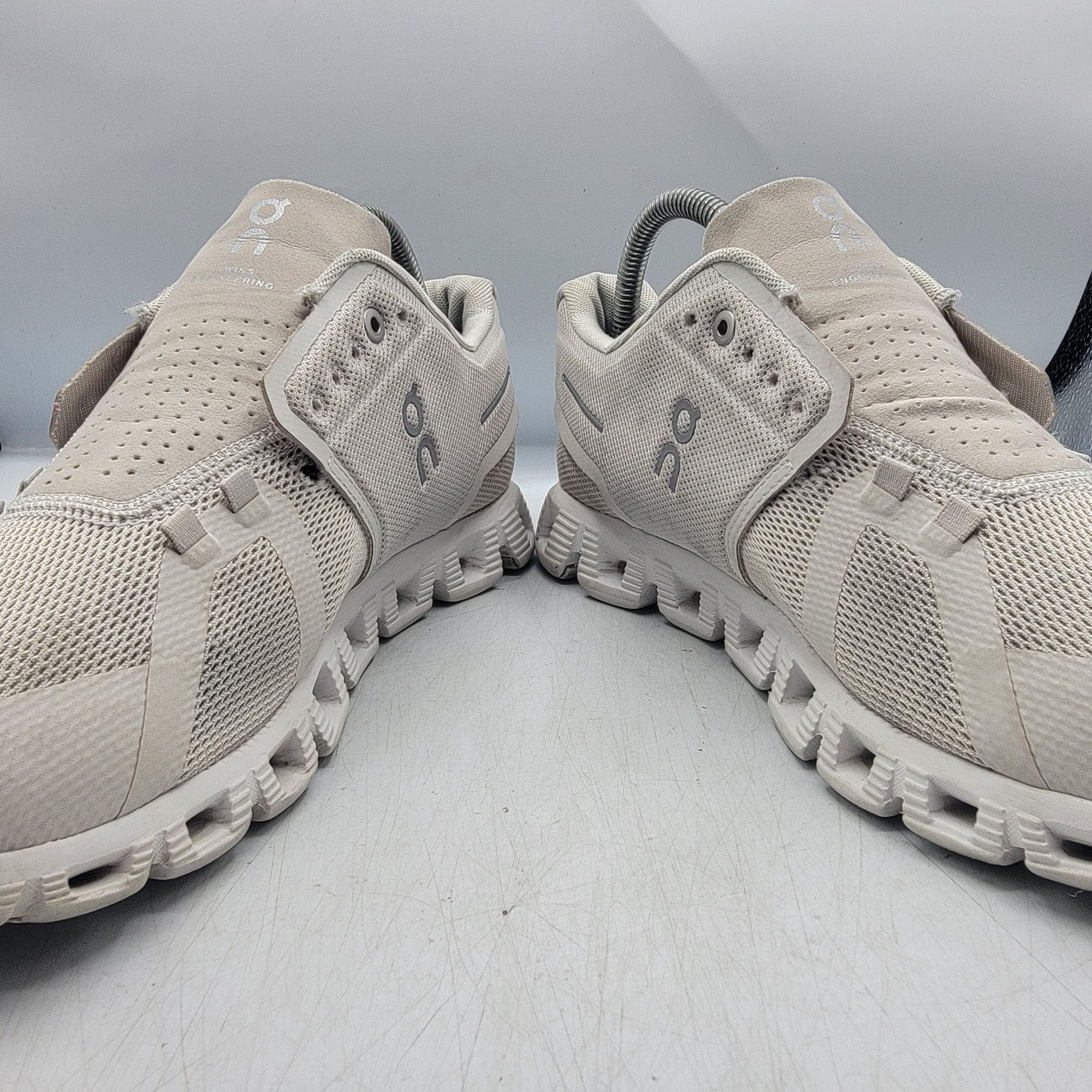 On On Cloud 5 Women 10 Pearl White Athletic Shoes Running Walki Size US 10 / IT 40 - 2 Thumbnail