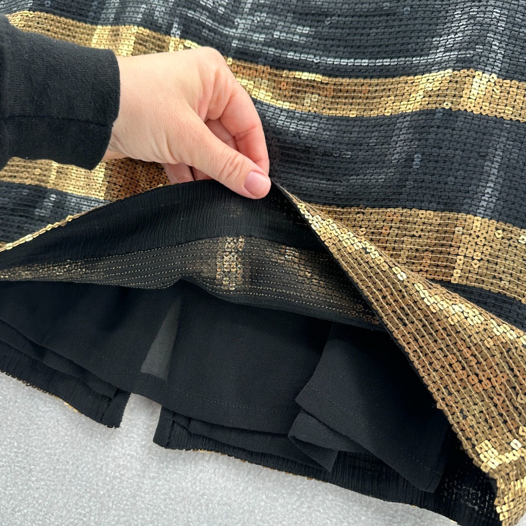 Adrianna Papell Adrianna Papell Skirt Women's Size 10 Stripe Black Gold Sequin Mini Party/Cocktail Holiday Christmas Rock Mens/Womens Size 32" / US 10 / IT 46 - 5 Thumbnail