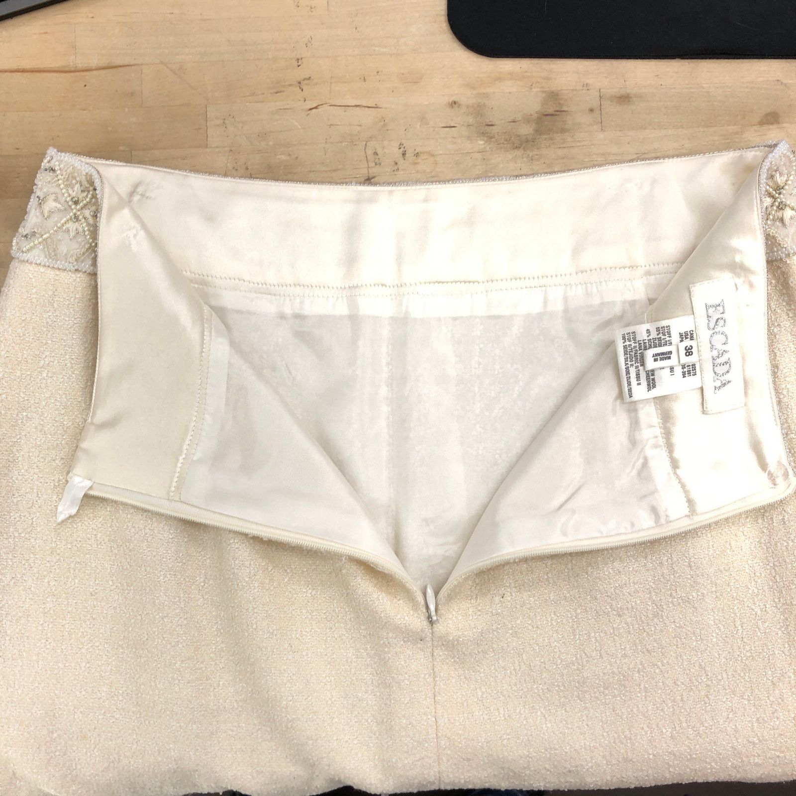 Escada Escada Size 38 US M Skirt Pencil Beaded Silk Wool TINY FLAW Size 29" - 19 Thumbnail
