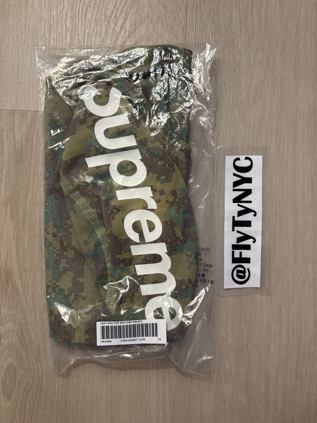 Supreme Supreme Heat Reactive Digi Camo Balaclava Olive Green Size ONE SIZE - 1 Thumbnail