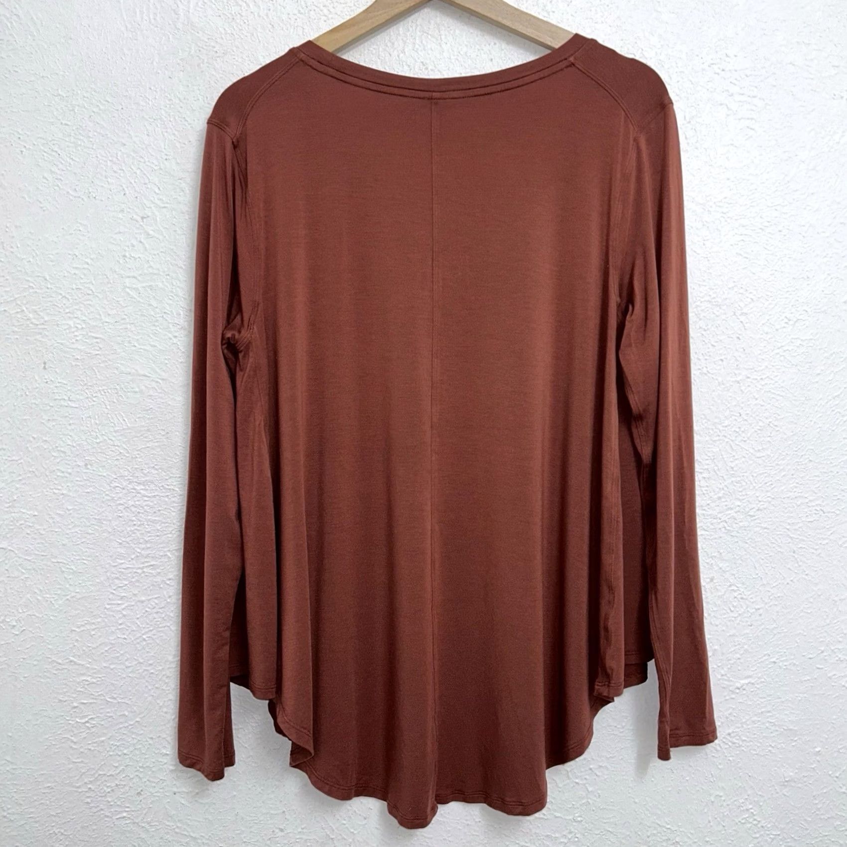 Lululemon Lululemon Distressed Multicolor Logo Relaxed T‑Shirt Dark Orange 6 Women’s Casual/Workwear Athletic Top Shirt Menstrual? Size M / US 6-8 / IT 42-44 - 2 Thumbnail