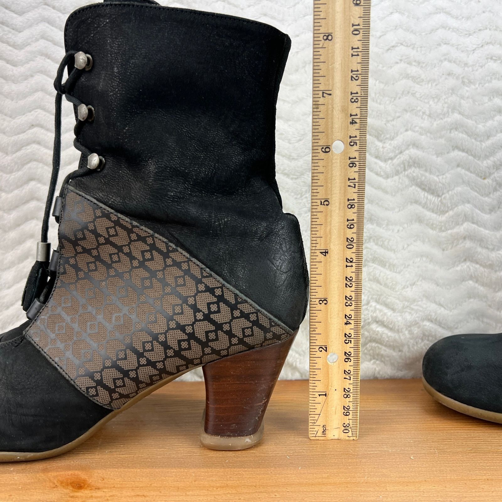 John Fluevog JOHN FLUEVOG OPERETTAS MARIETTA 7 SUEDE LEATHER BOOTS Discon Size US 7 / IT 37 - 13 Thumbnail