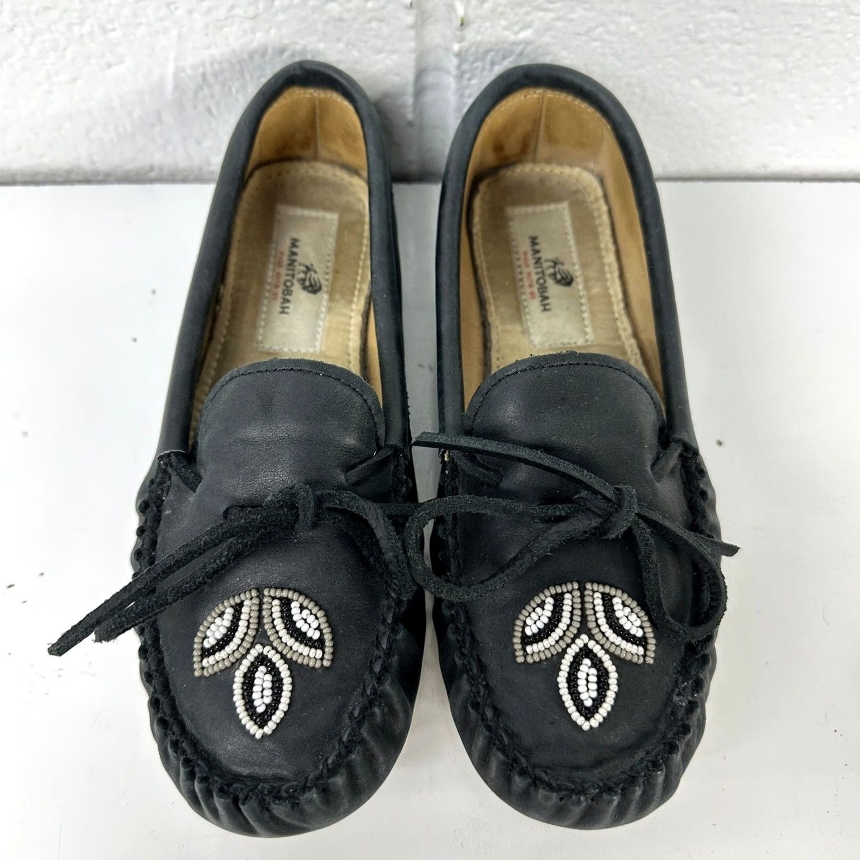 Vintage Manitobah Mukluks Black Leather Moccasin Slip-On Women’s 7 Beaded Leaf Bow Slip-On Casual Vintage: No, 90s, etc. Size US 8 / IT 38 - 3 Thumbnail