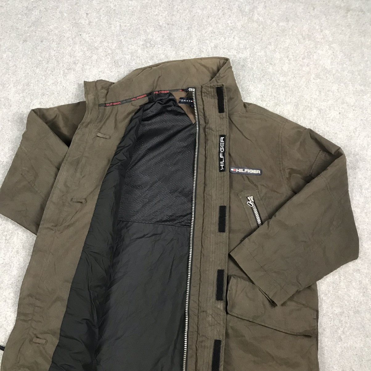 Tommy Hilfiger TOMMY HILFIGER ZIPPER OVERSIZE DESIGN JACKET Size US S / EU 44-46 / 1 - 7 Thumbnail