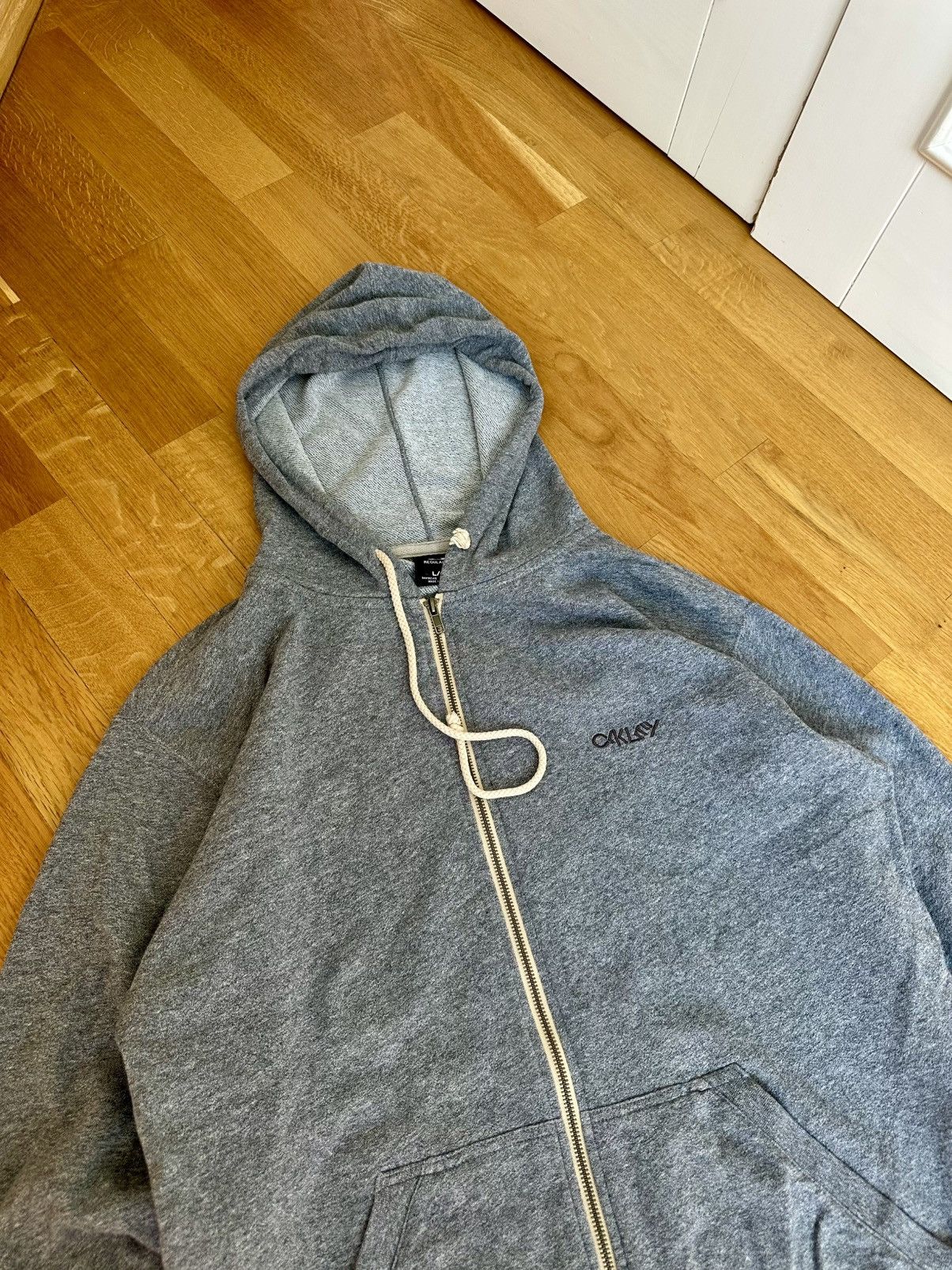 Oakley Vintage Oakley Hoodie Gray Logo Streetwear Fit Size US L / EU 52-54 / 3 - 5 Thumbnail