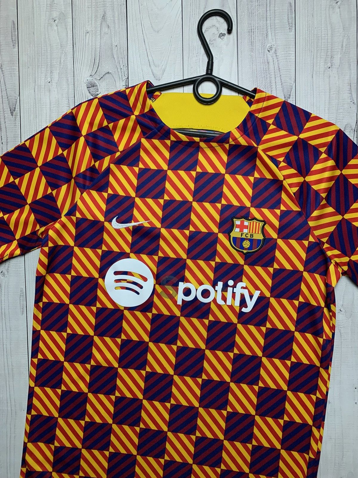 Nike Nike Barcelona training soccer jersey size M rare Size US M / EU 48-50 / 2 - 2 Thumbnail