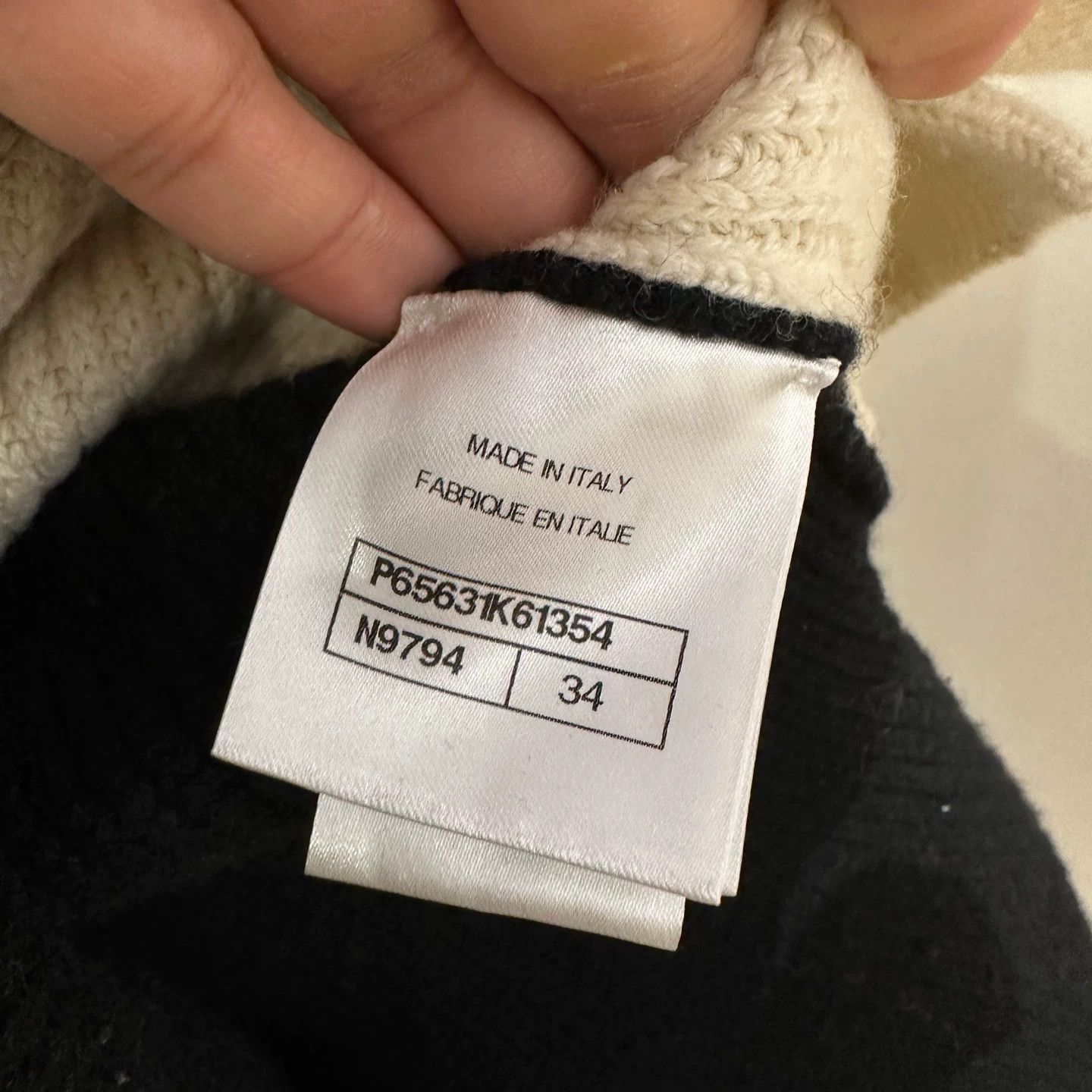 Chanel Chanel Color-Blocked Logo-Button Wool Knit Cardigan Size XS / US 0-2 / IT 36-38 - 4 Thumbnail