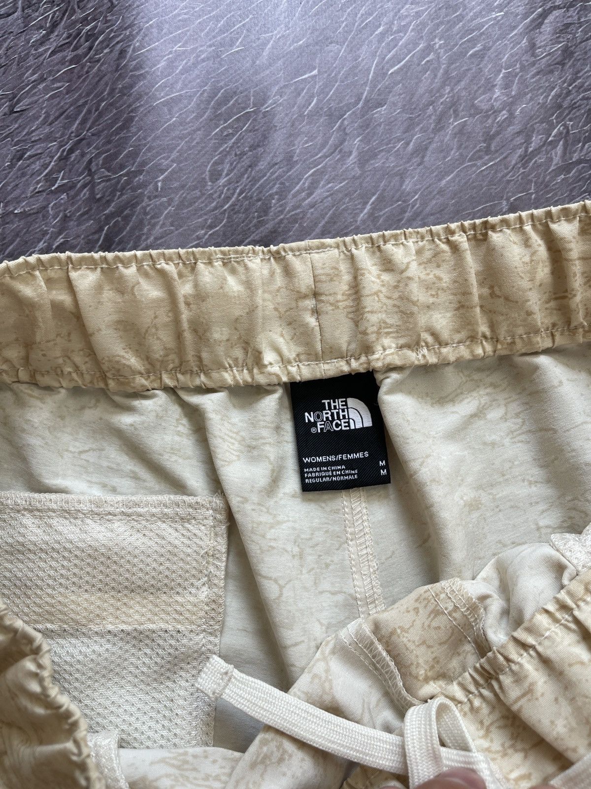 The North Face The North Face camouflage beige joggers track pants Size 30" / US 8 / IT 44 - 9 Thumbnail