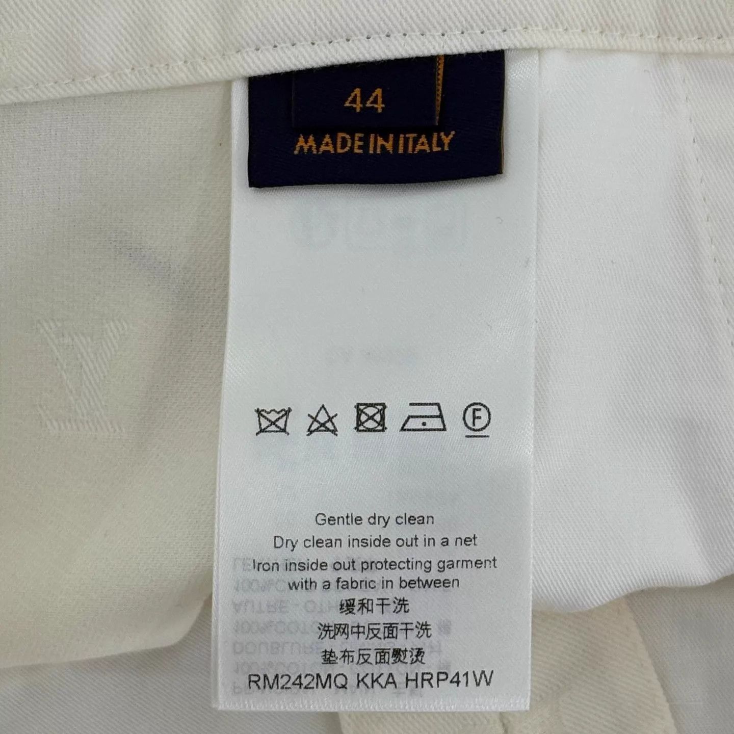 Louis Vuitton LV off-white all-over logo shorts Size US 28 / EU 44 - 4 Thumbnail