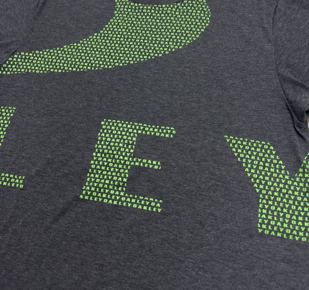 Oakley OAKLEY Tee Great Condition Size US L / EU 52-54 / 3 - 4 Thumbnail