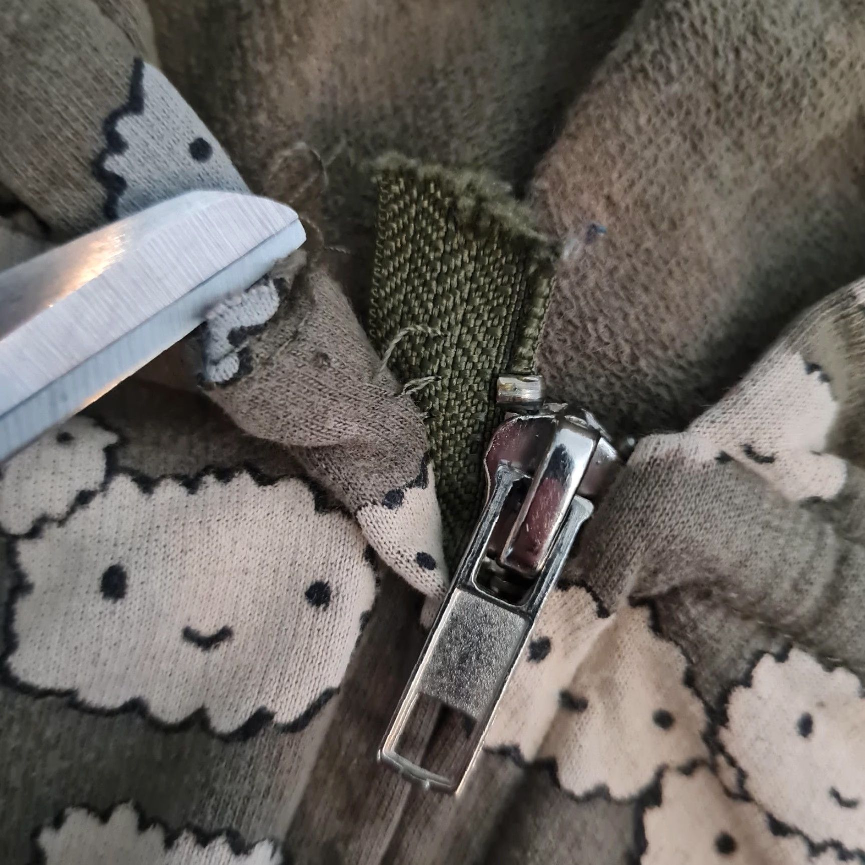 Vintage VINTAGE Loyal Army Hoodie Juniors Large Green Cloud Kawaii Sweatshirt Size L / US 10 / IT 46 - 5 Thumbnail