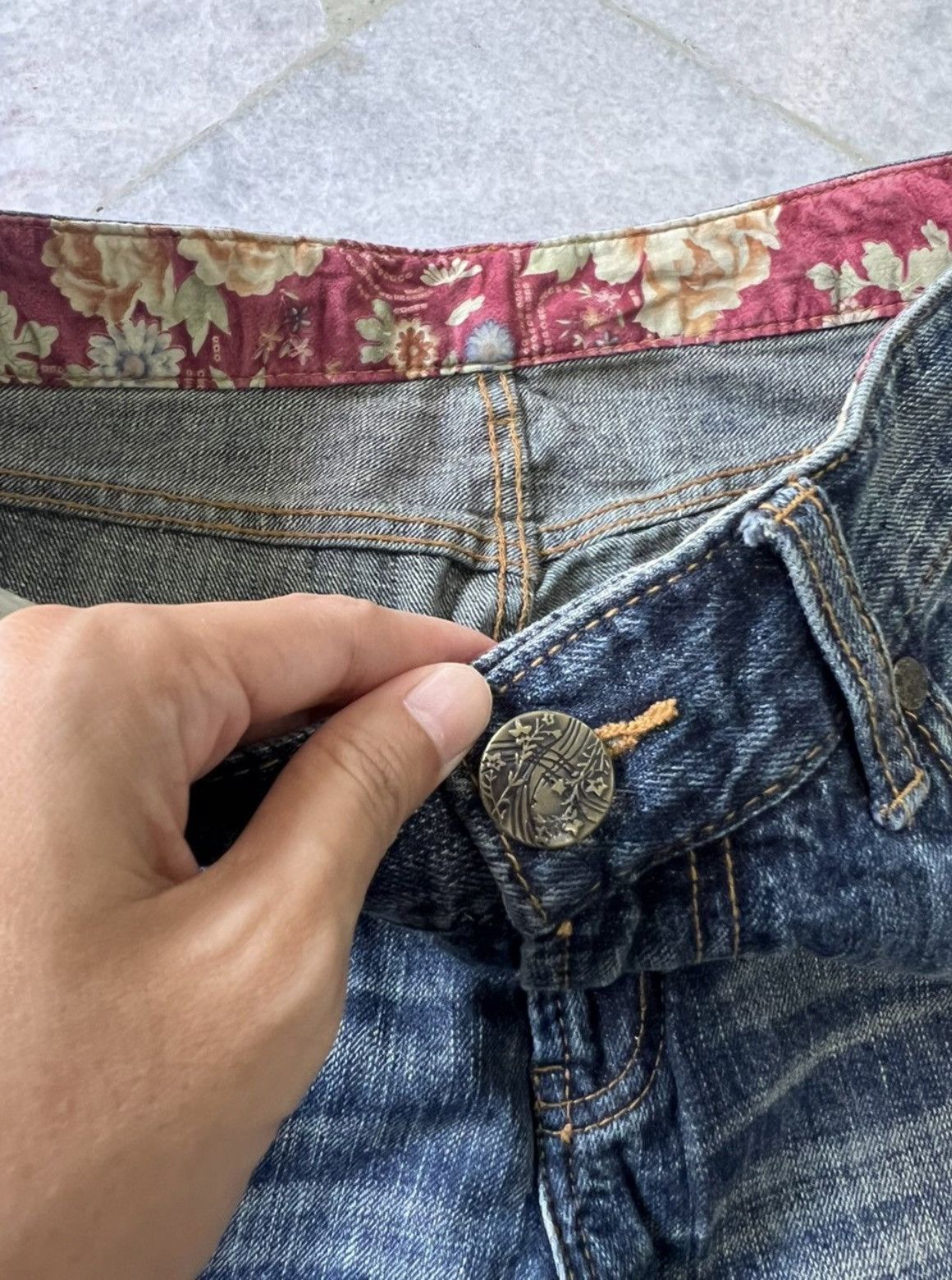 Japanese Brand Japanese Brand Karakuri Fish koi Embroidery Jeans Size US 32 / EU 48 - 4 Thumbnail