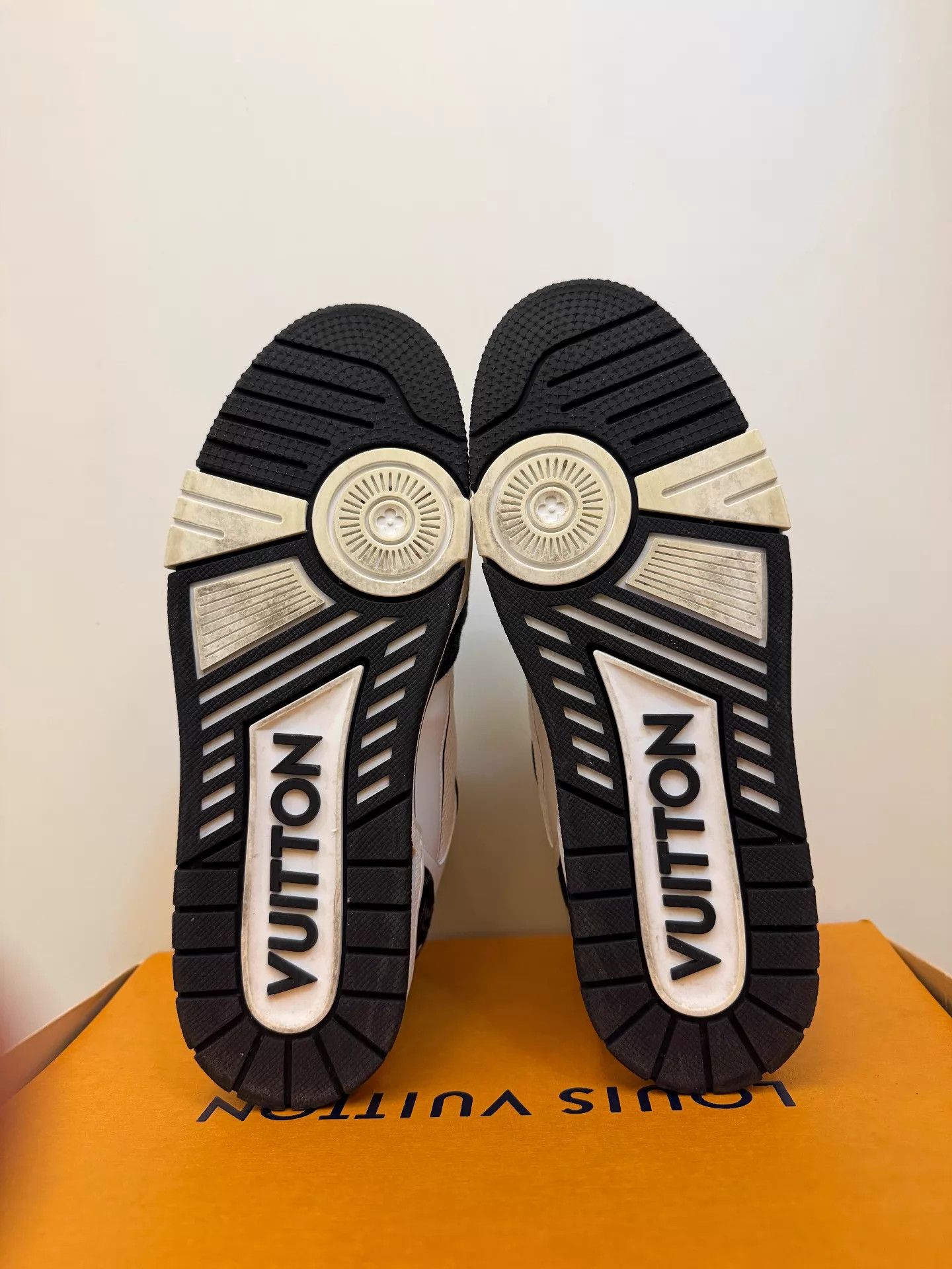 Louis Vuitton LOUIS VUITTON Trainer Calf Leather Black/White 41 Size US 8 / EU 41 - 6 Thumbnail