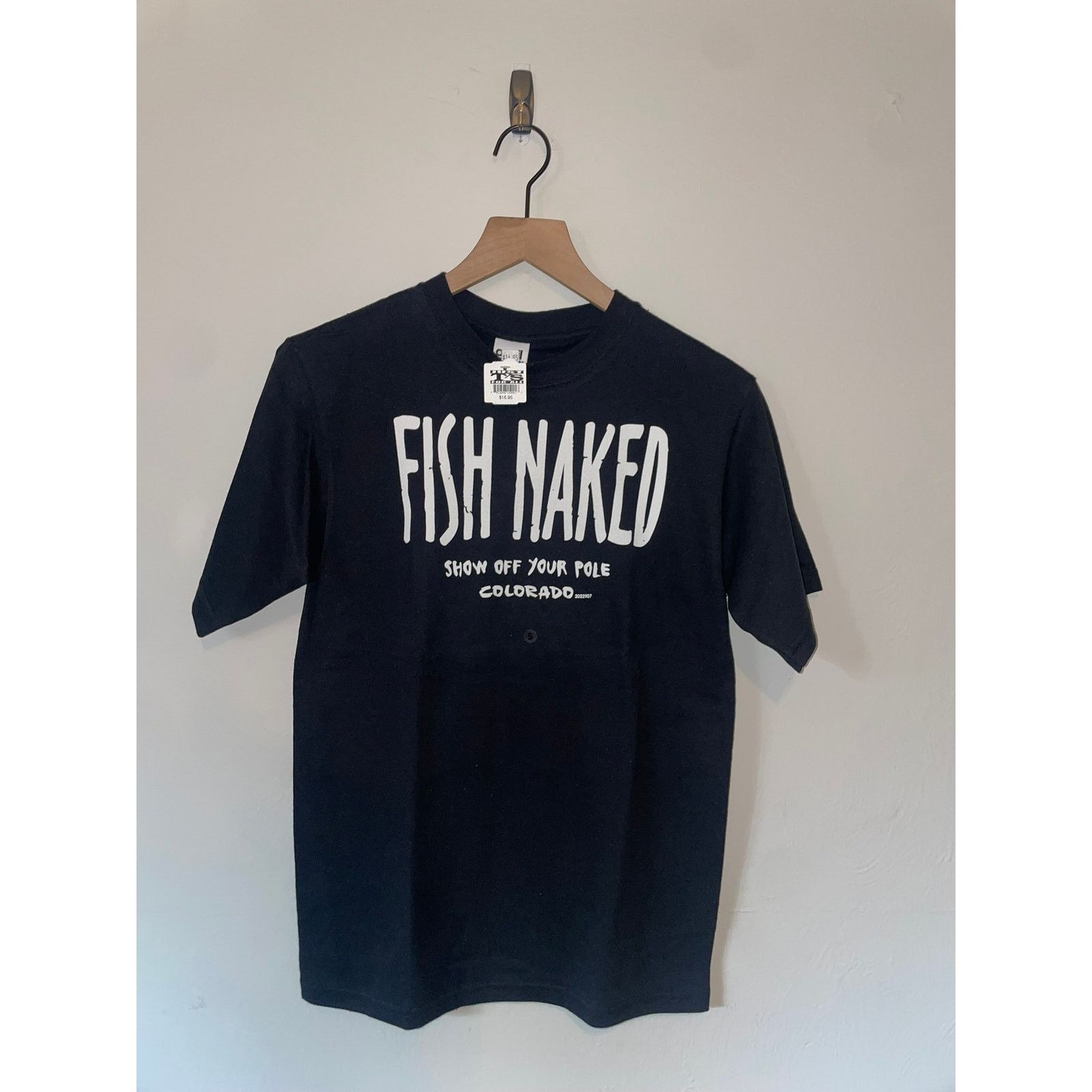 Gildan Y2K Fish Naked Show Off Your Pole Colorado Joke Shirt 2000s Size US S / EU 44-46 / 1 - 1 Thumbnail
