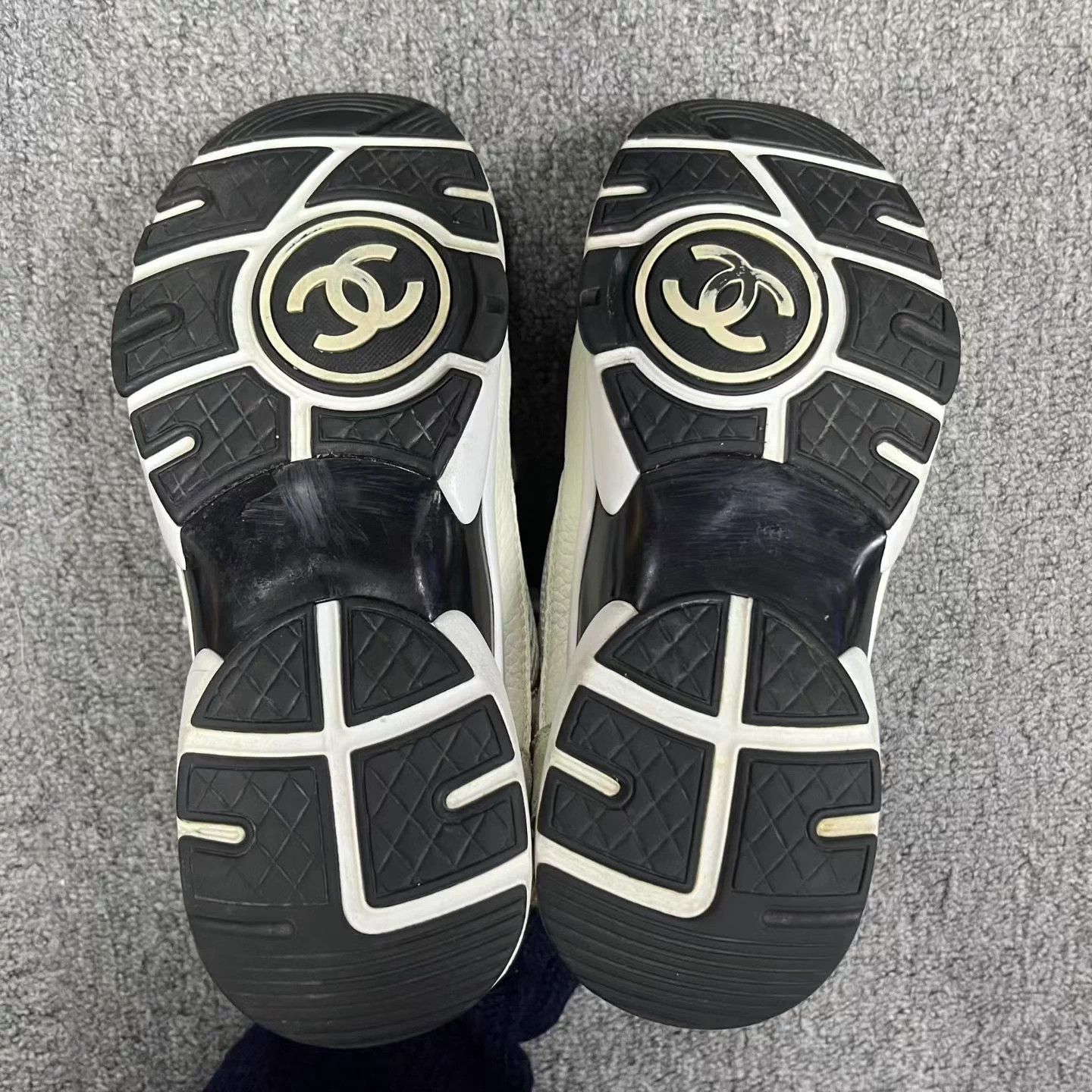 Chanel Chanel Ivory Black White Panda Low-Top Trainers 35 Size US 4 / IT 34 - 6 Thumbnail