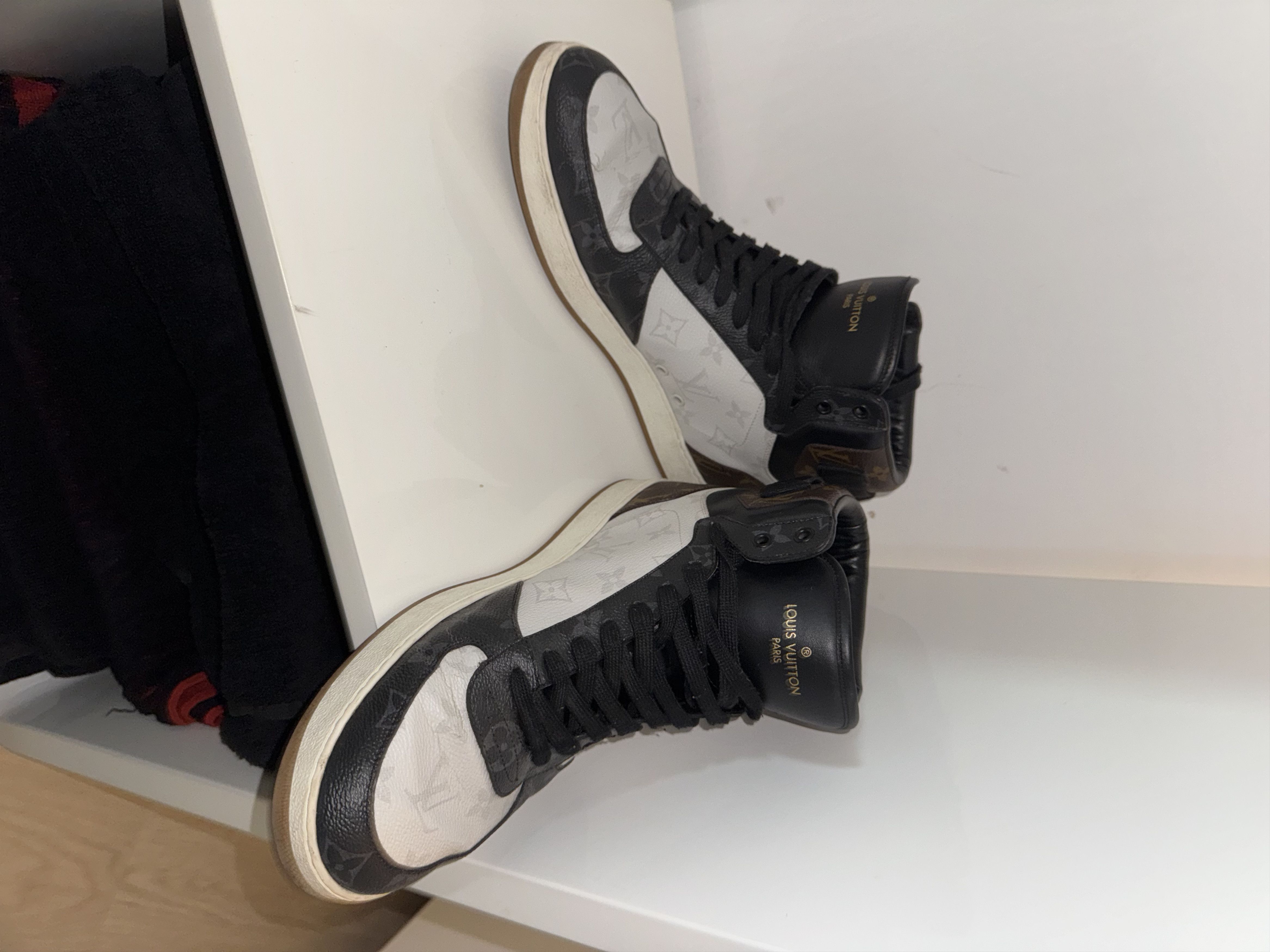 Louis Vuitton Louis Vuitton Rivoli Sneakers Size US 9.5 / EU 42-43 - 2 Thumbnail