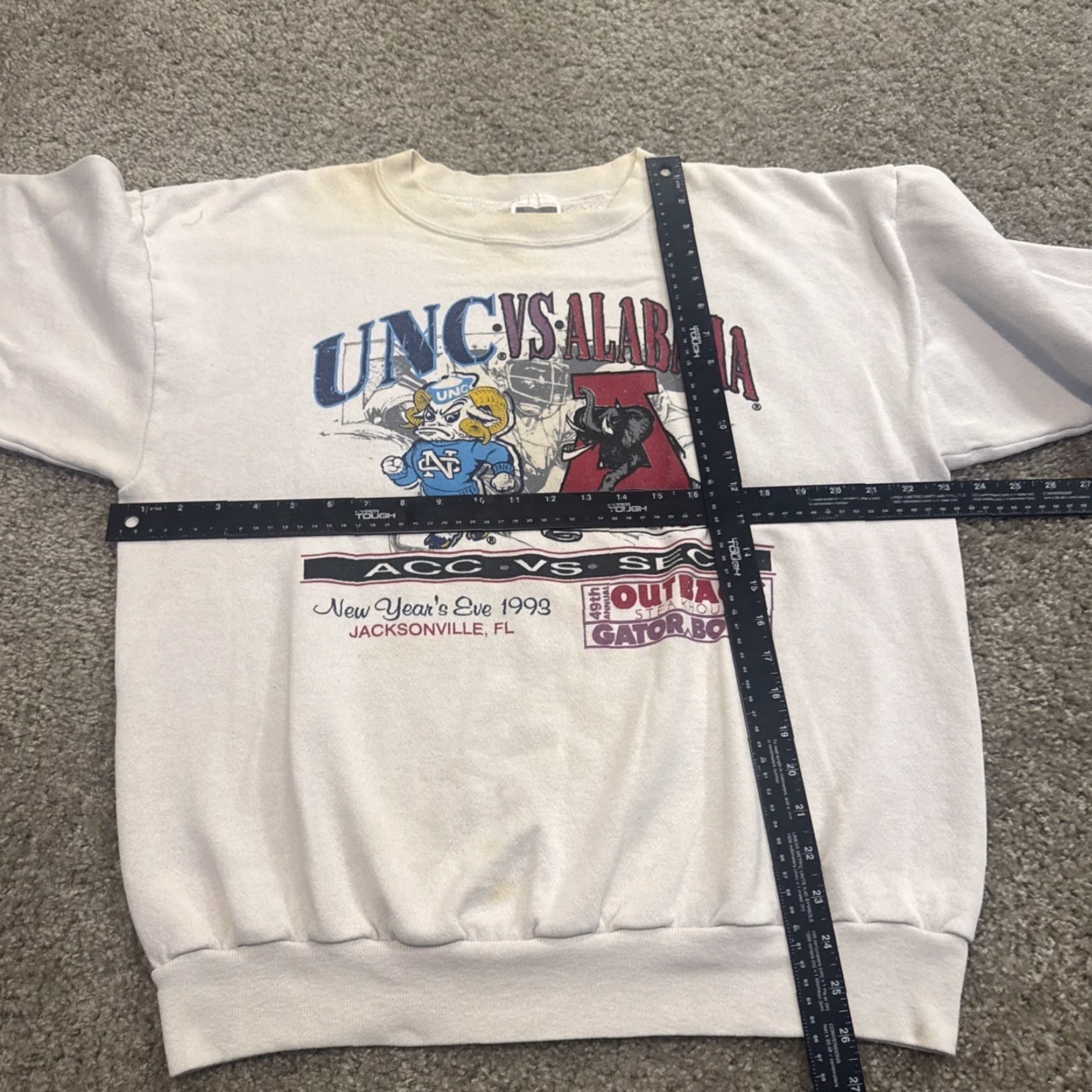 NCAA VINTAGE 1993 Gator Bowl UNC Tar Heels Alabama Crimson Tide Sweatshirt NCAA Football Pullover Men XL Red Pit to Pit 25” Length 27” Size US XL / EU 56 / 4 - 8 Thumbnail