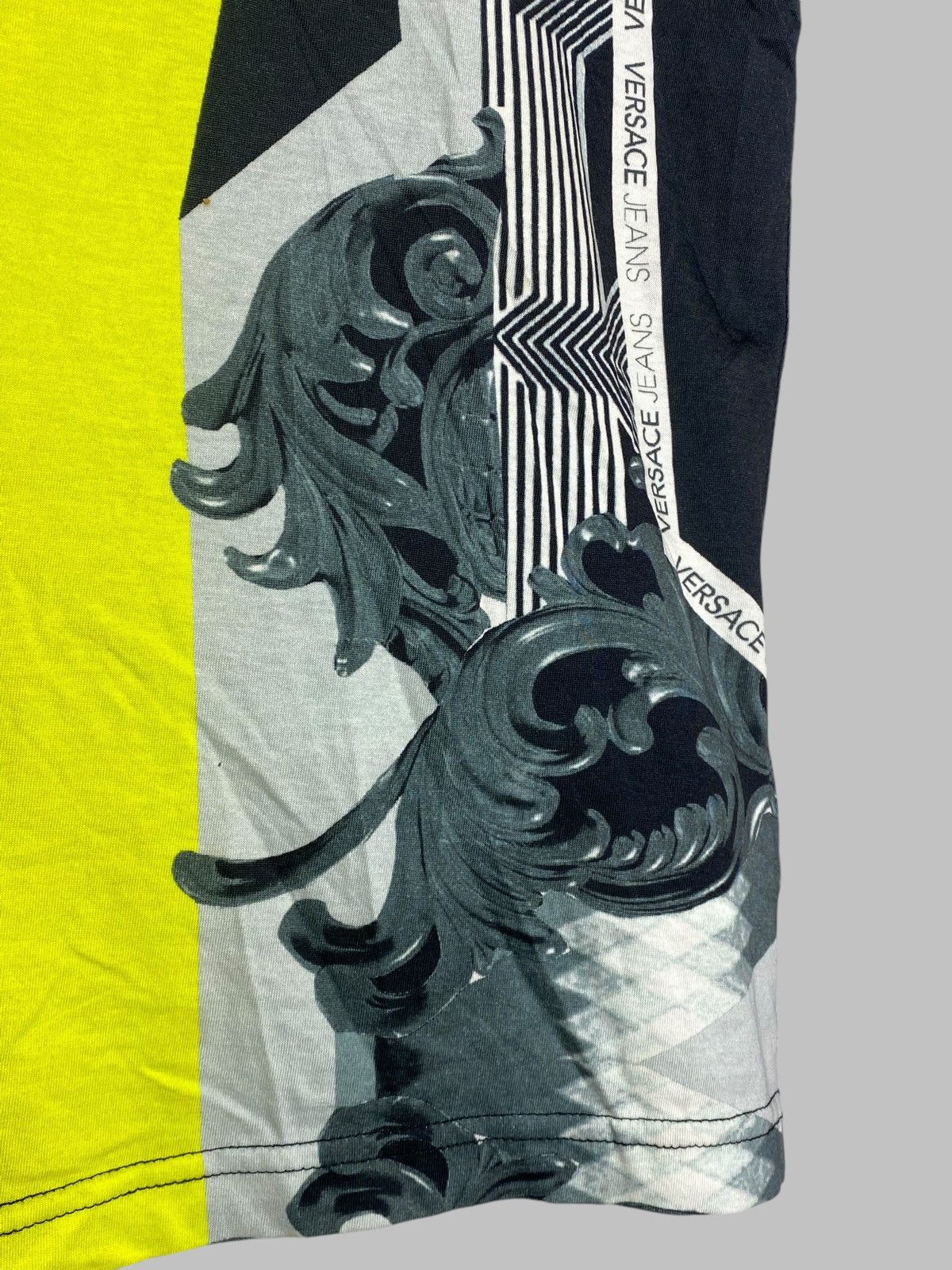 Versace Jeans Couture Versace Jeans Baroque All Over Print T-shirt Size US XS / EU 42 / 0 - 8 Thumbnail